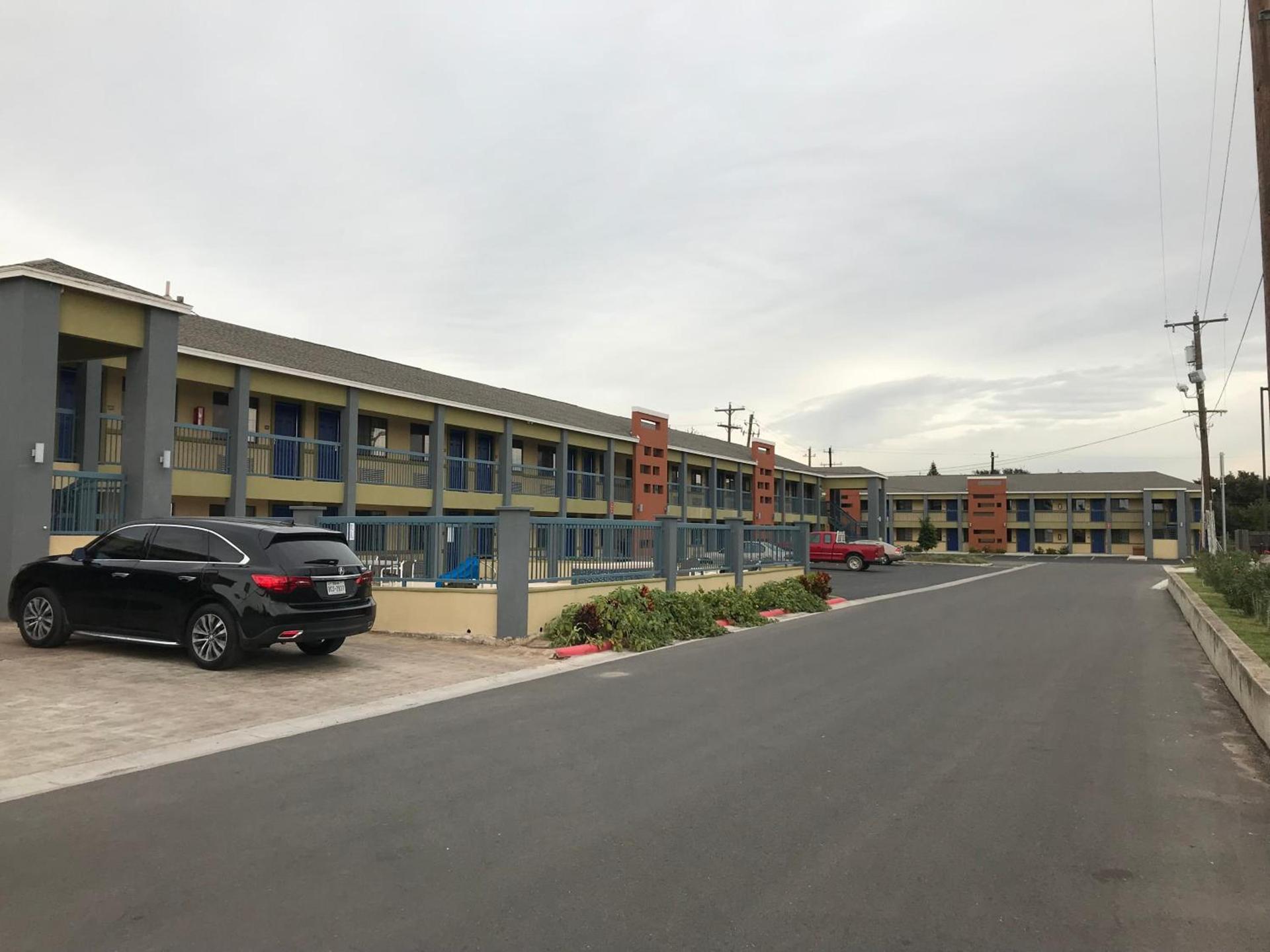Texas Inn McAllen Airport photo 13