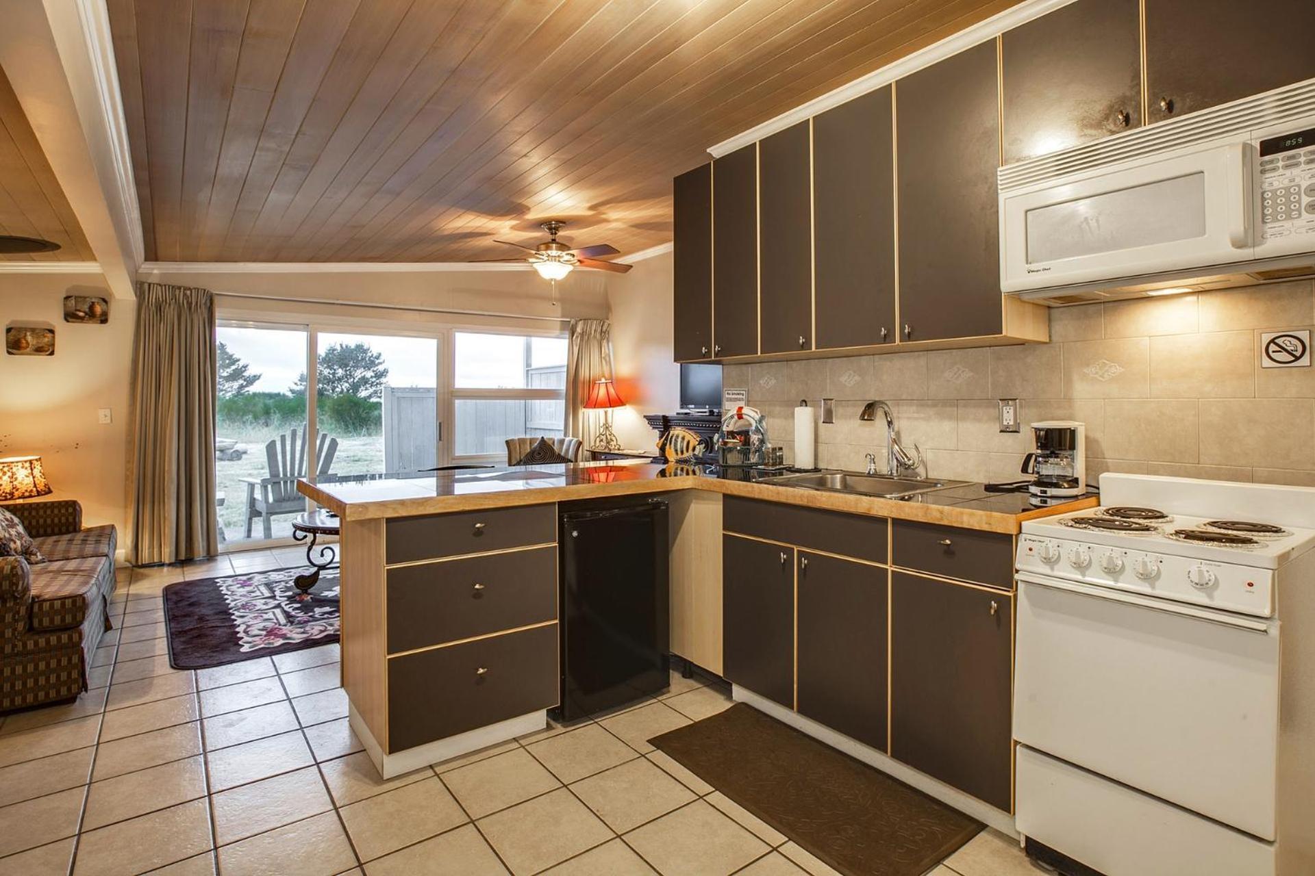 Beachwood Condos & Resort photo 57