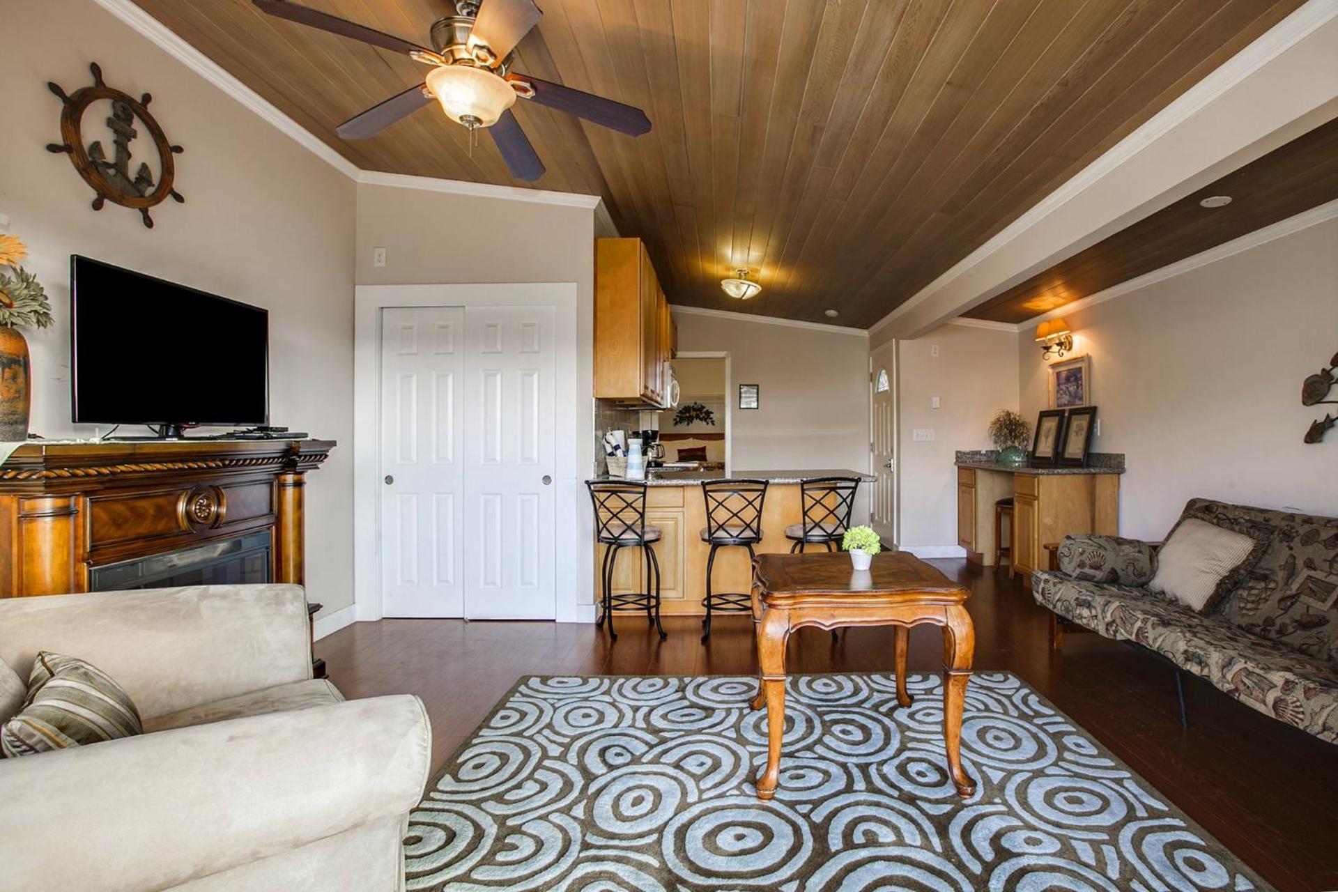 Beachwood Condos & Resort photo 37