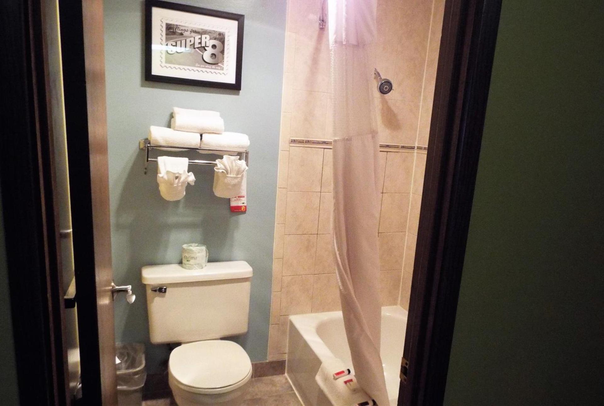 Super 8 by Wyndham Casper East/Evansville photo 27
