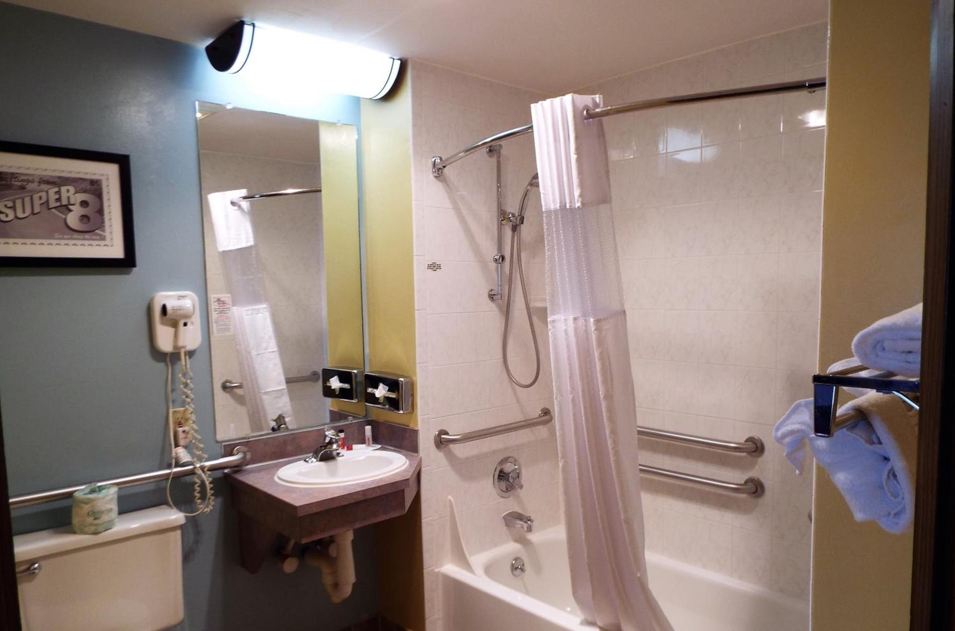 Super 8 by Wyndham Casper East/Evansville photo 24
