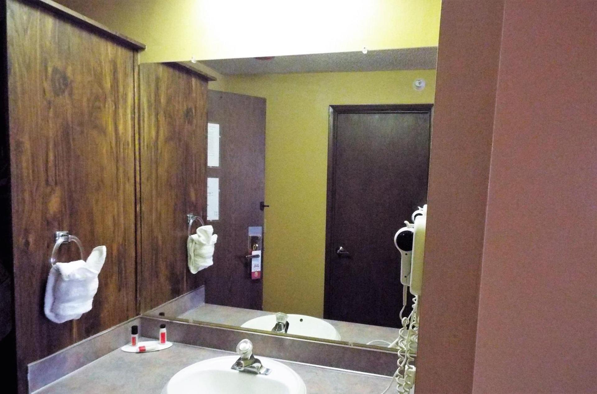 Super 8 by Wyndham Casper East/Evansville photo 16