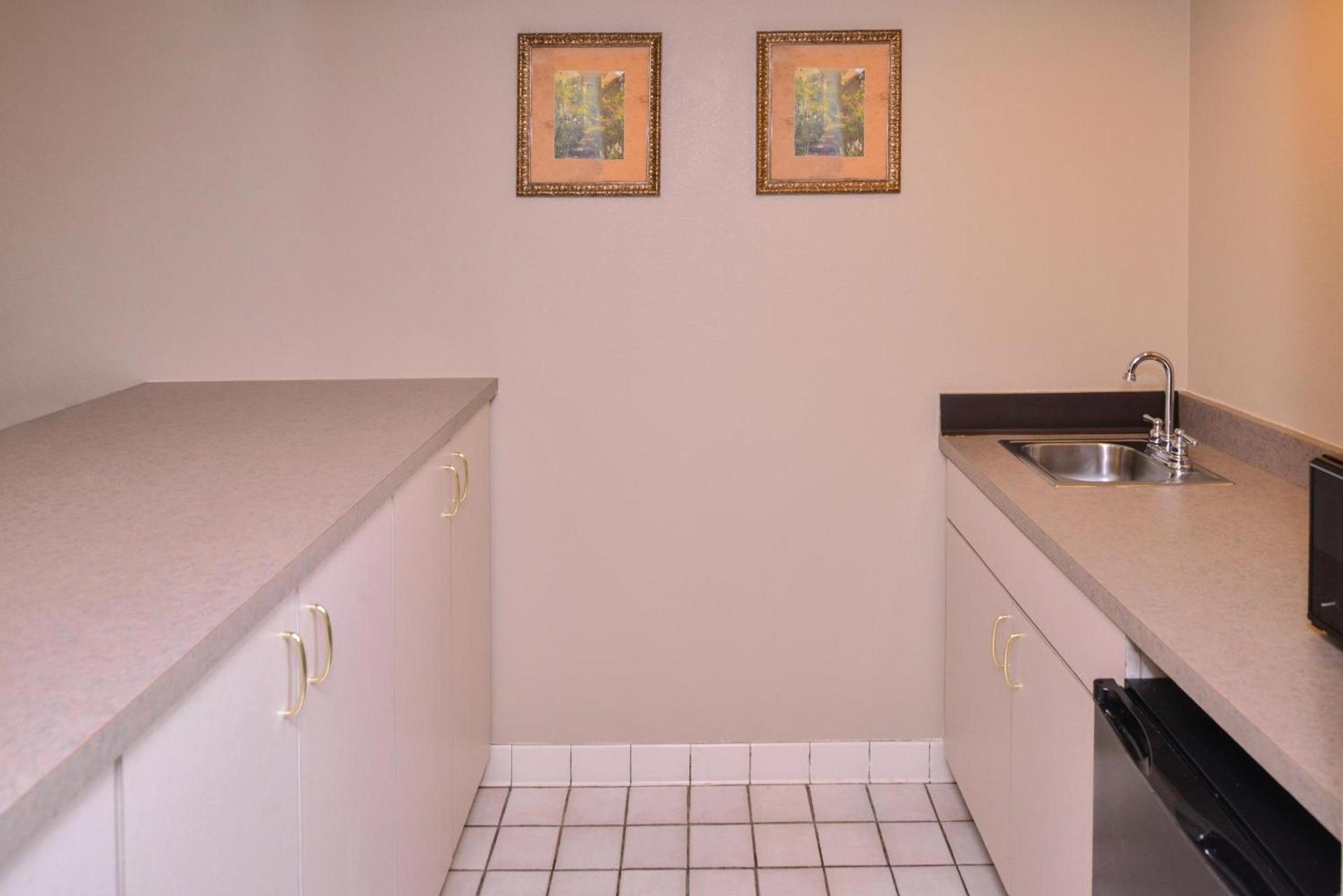 Baymont by Wyndham Sioux Falls North,I-29,Russell St, Airport photo 24