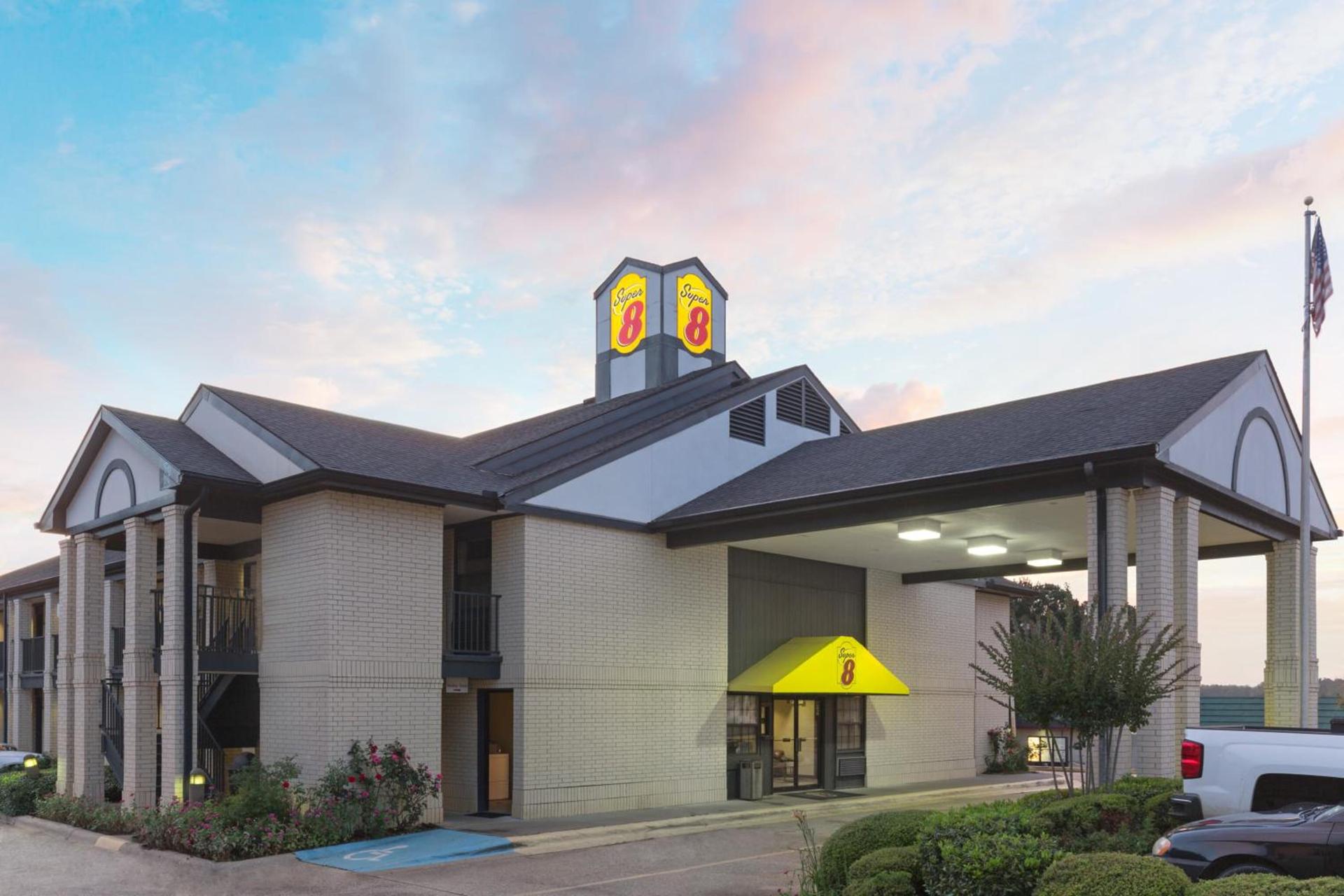 Super 8 by Wyndham Ruston photo 21