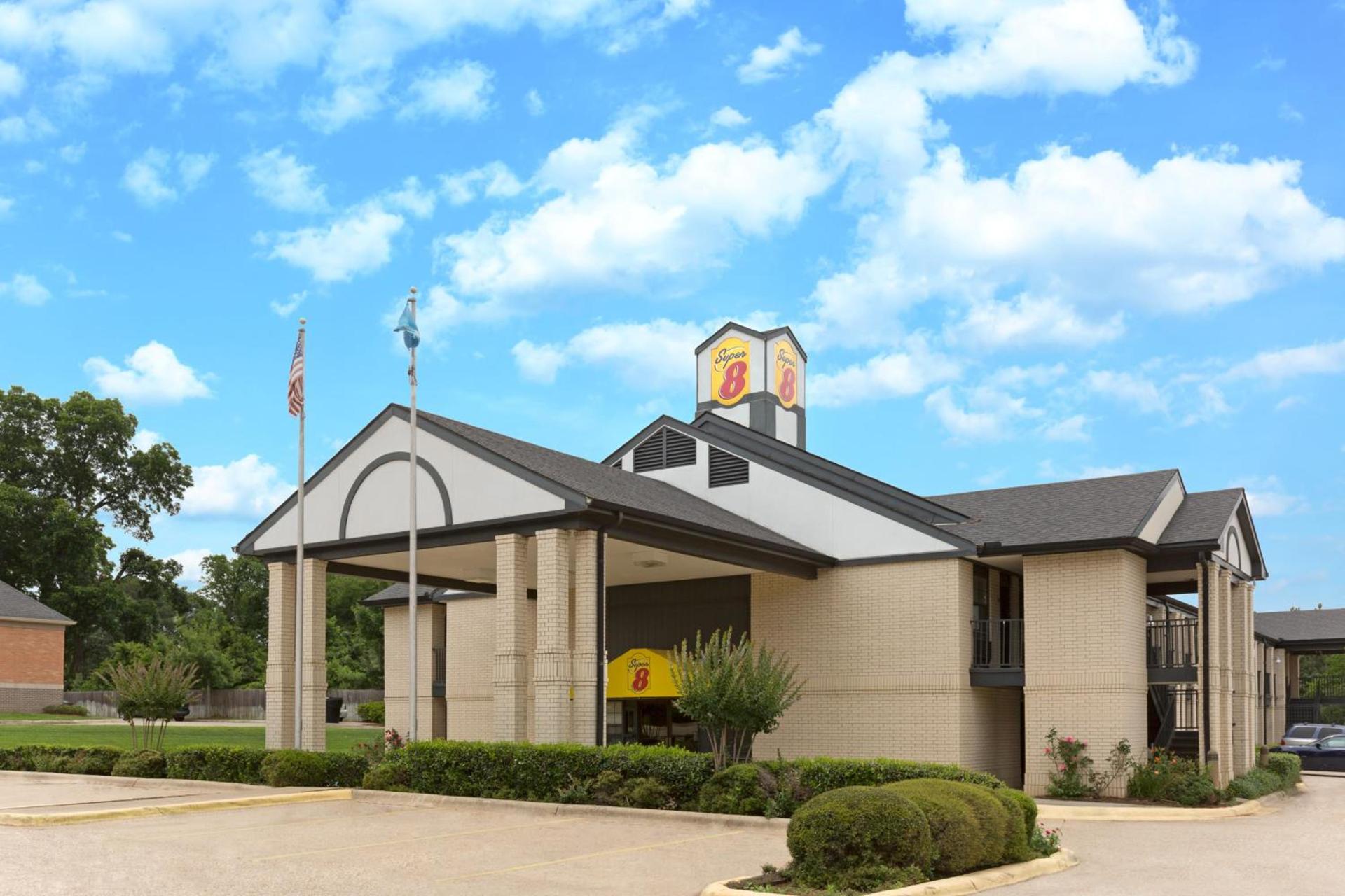 Super 8 by Wyndham Ruston photo 20