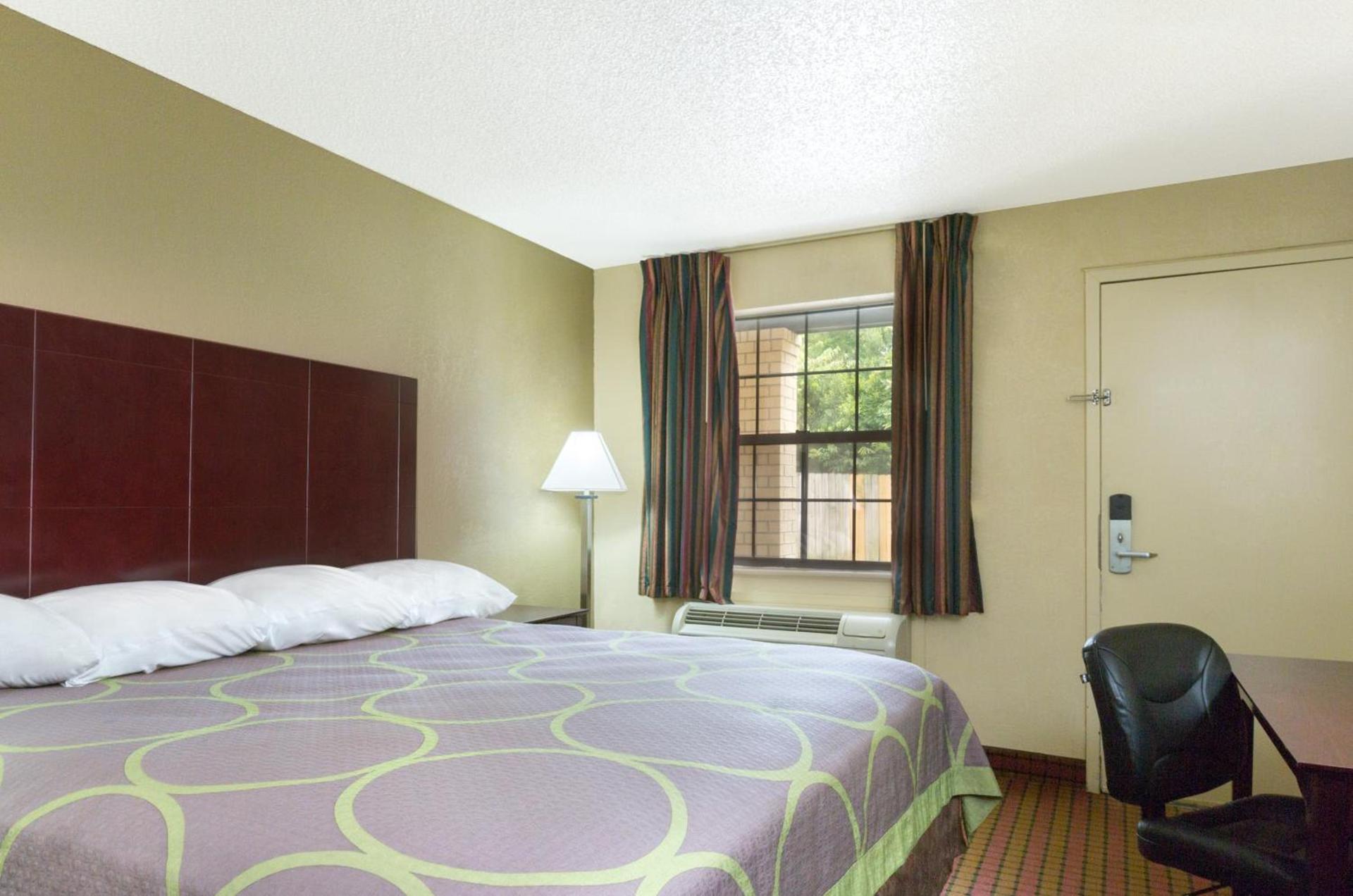Super 8 by Wyndham Ruston photo 19
