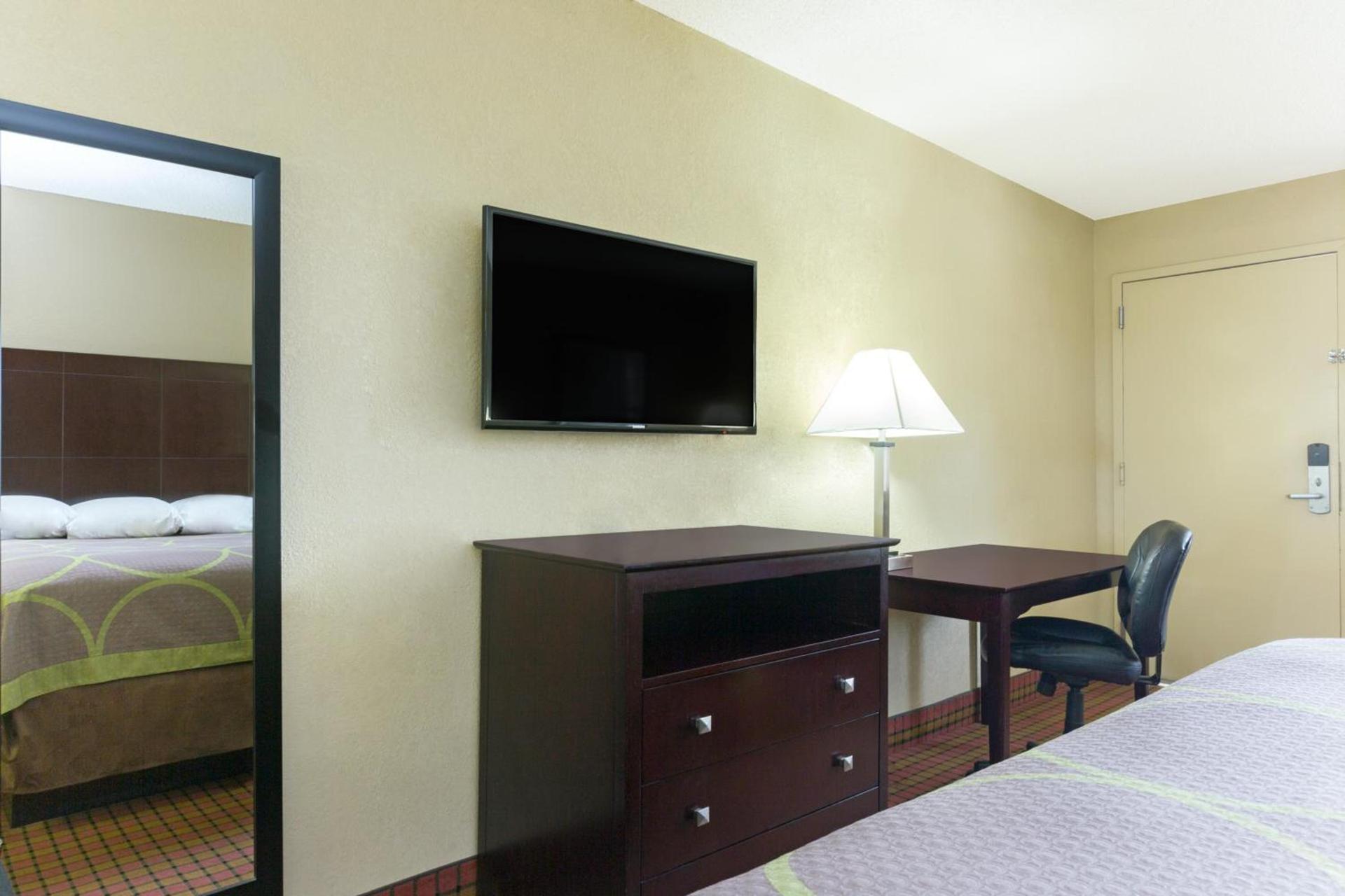 Super 8 by Wyndham Ruston photo 14