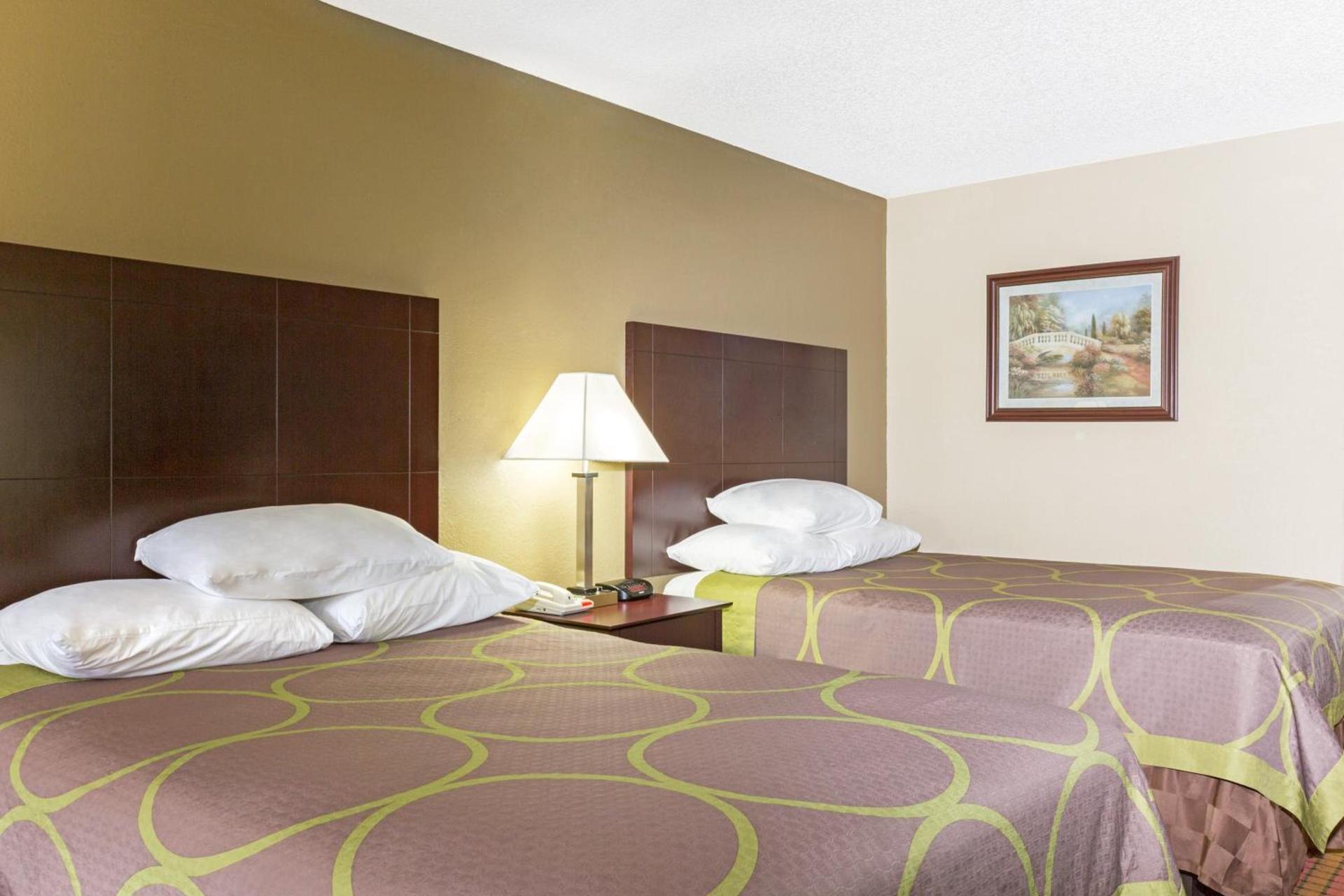 Super 8 by Wyndham Ruston photo 17