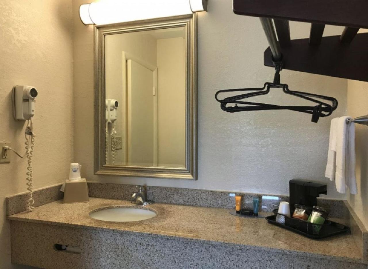 Americas Best Value Inn Mount Vernon photo 8