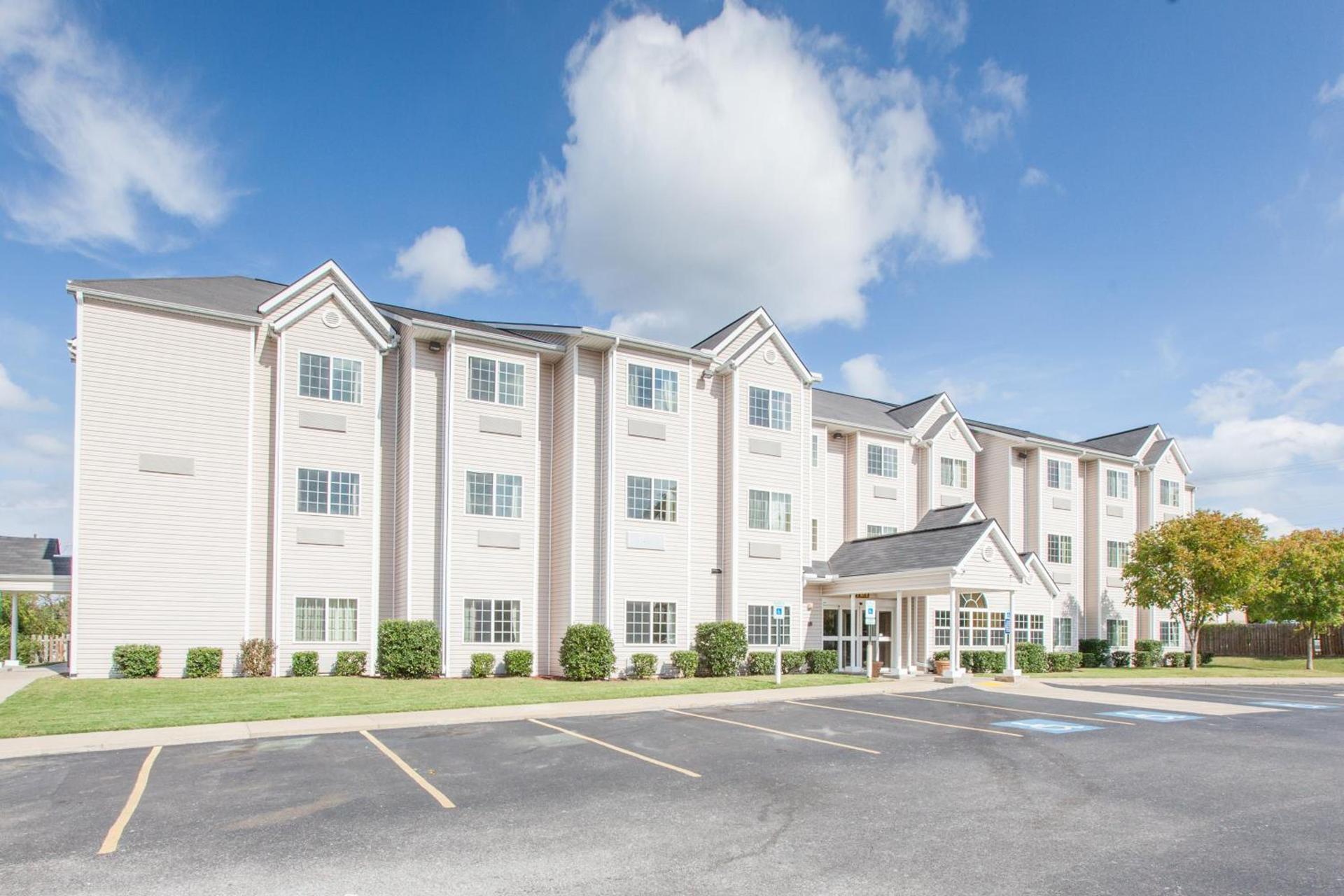 Microtel Inn by Wyndham Rogers photo 13