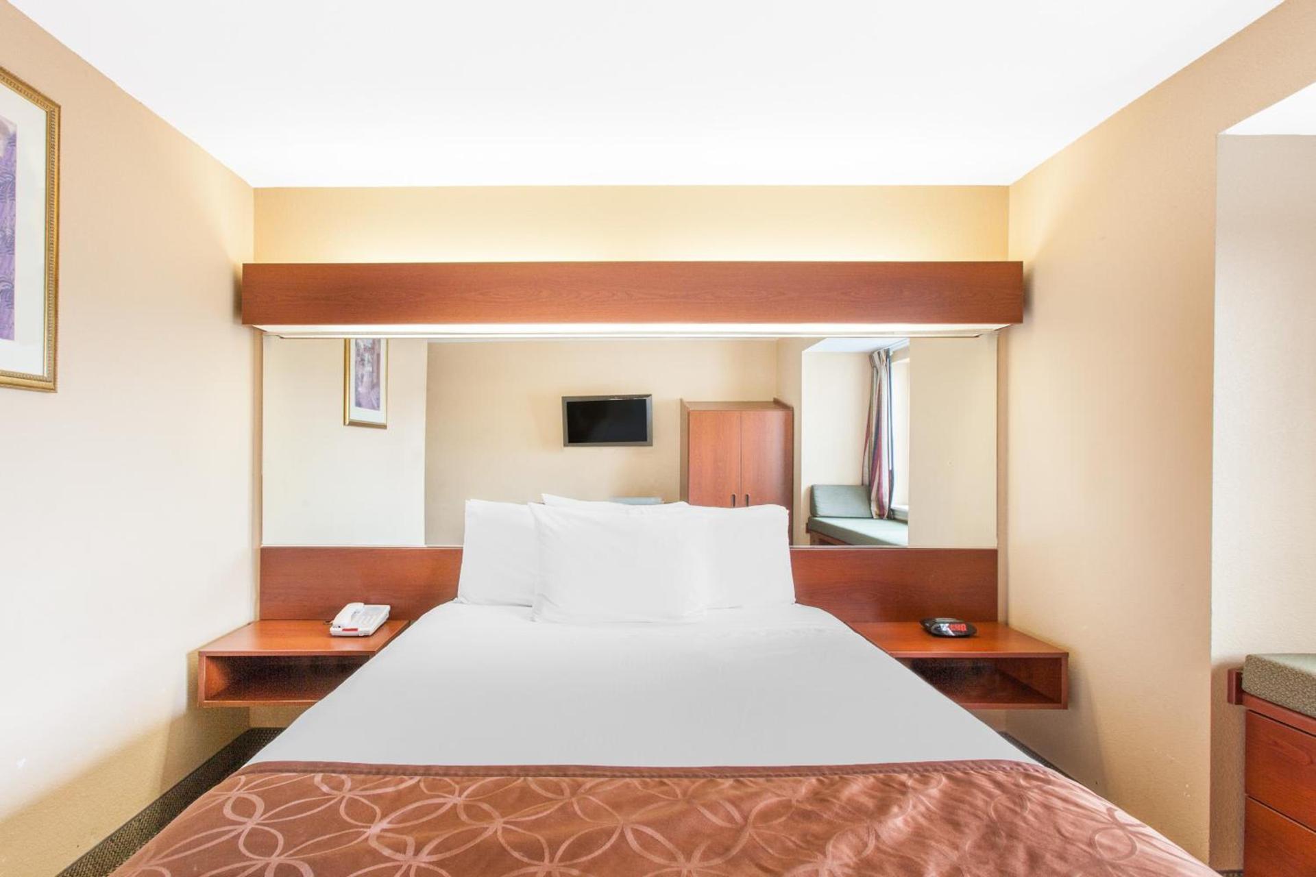 Microtel Inn by Wyndham Rogers photo 8
