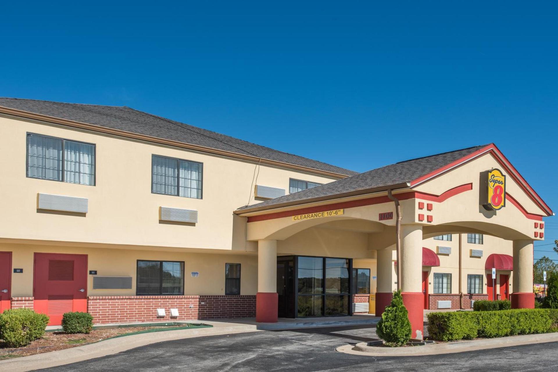 Super 8 by Wyndham Claremore OK photo 14