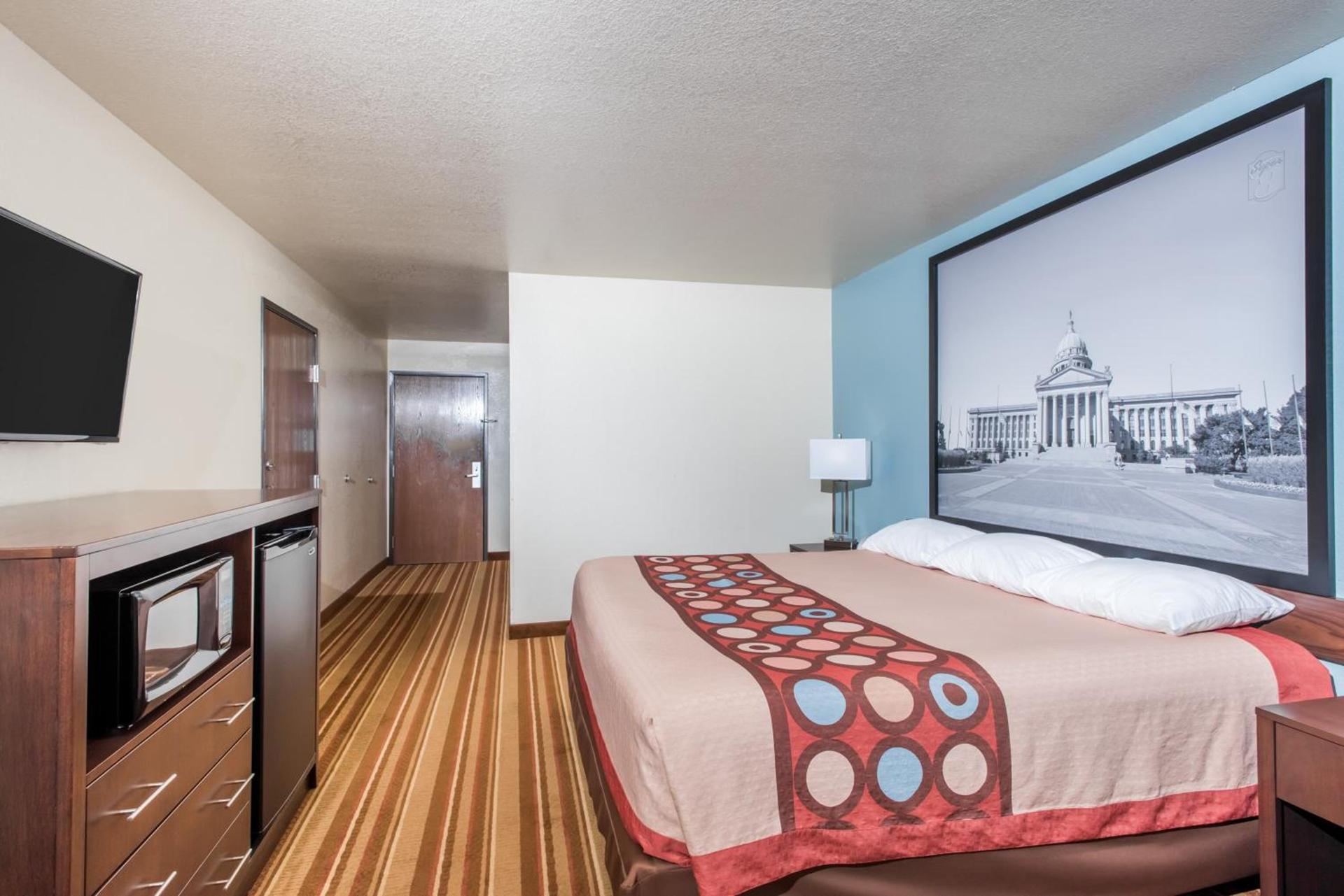 Super 8 by Wyndham Claremore OK photo 22