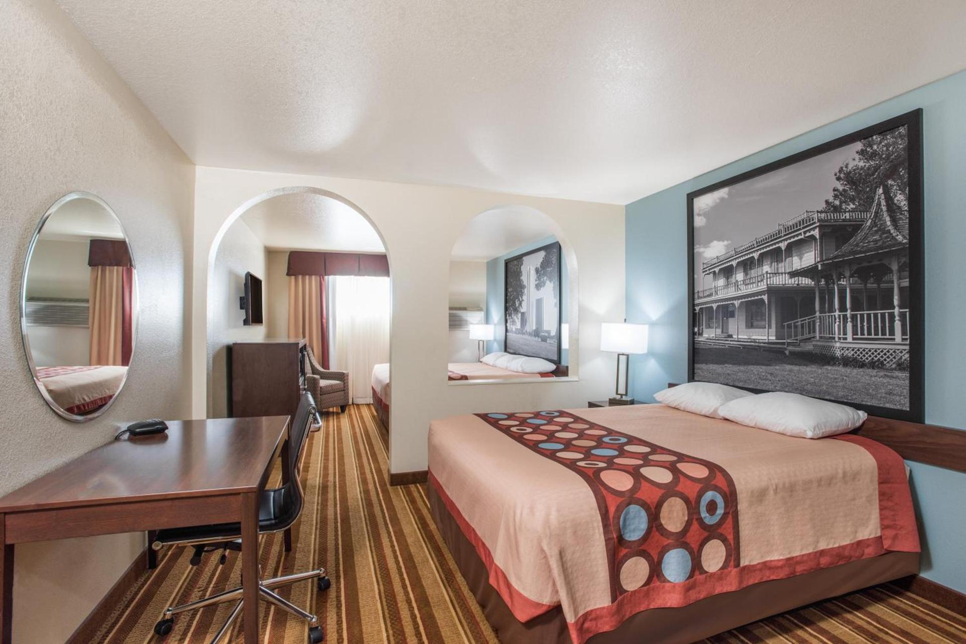 Super 8 by Wyndham Claremore OK photo 23