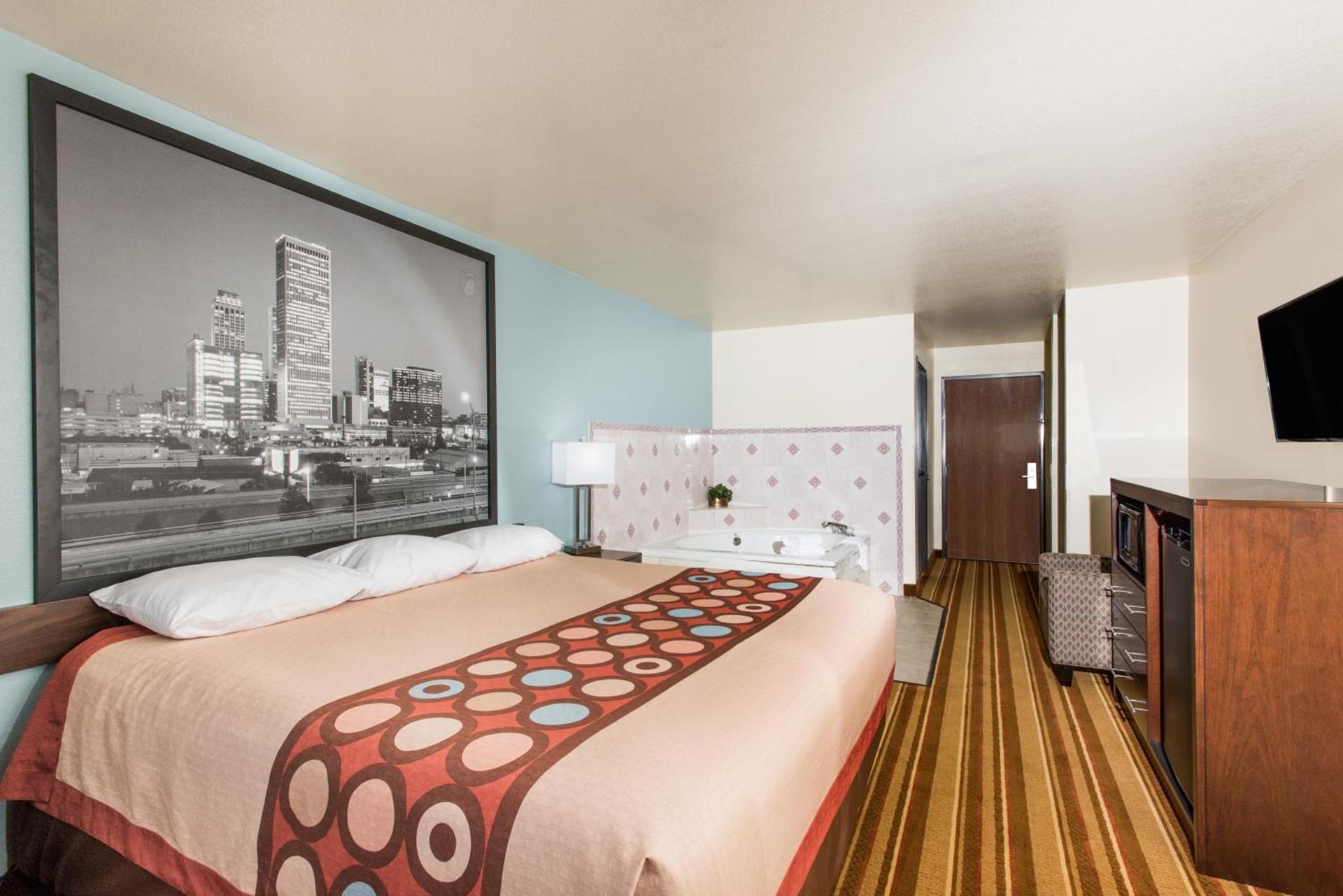 Super 8 by Wyndham Claremore OK photo 24