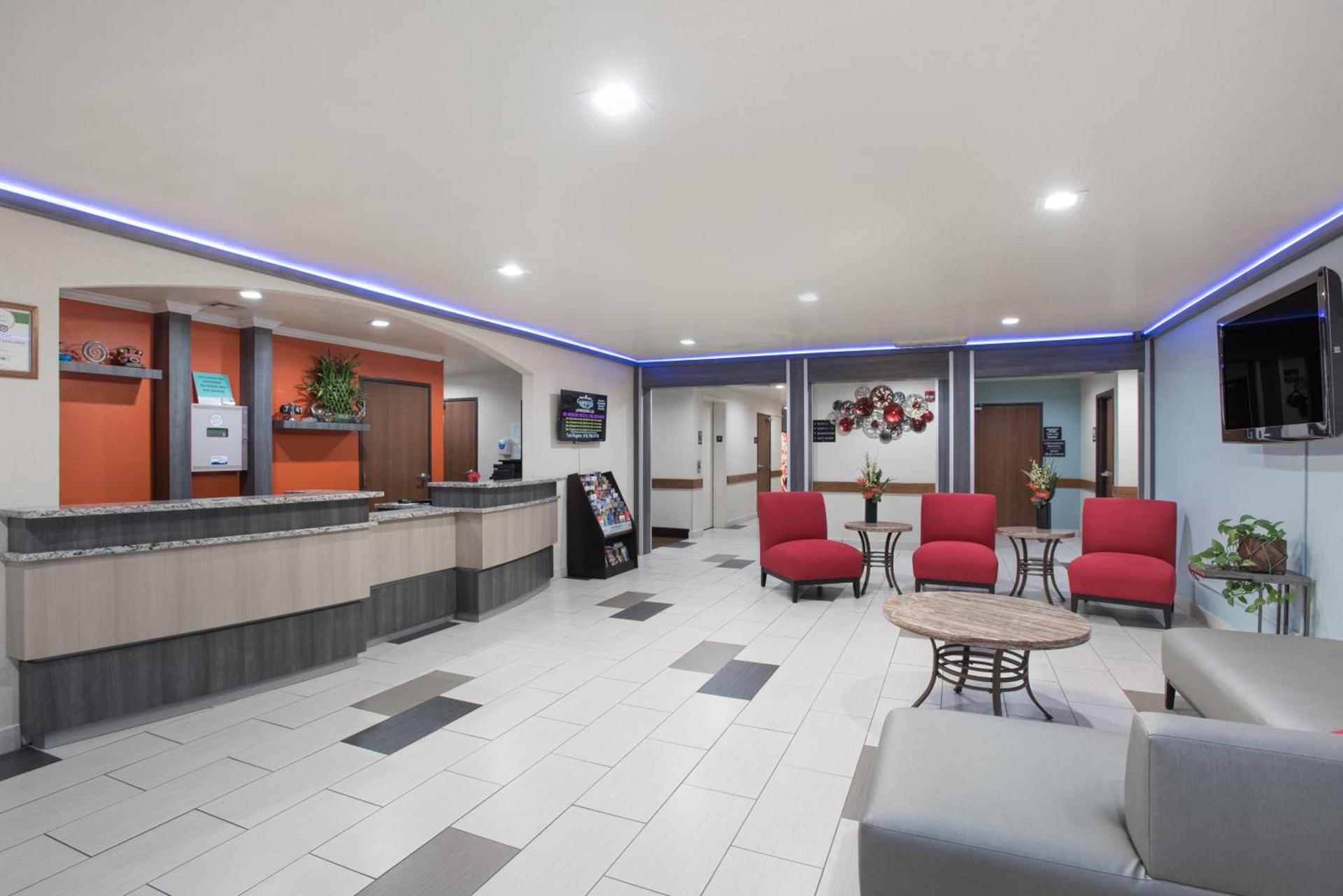 Super 8 by Wyndham Claremore OK photo 16
