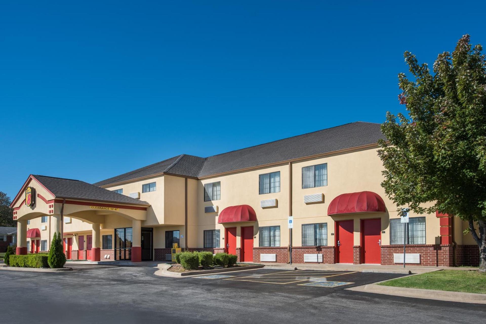 Super 8 by Wyndham Claremore OK photo 15