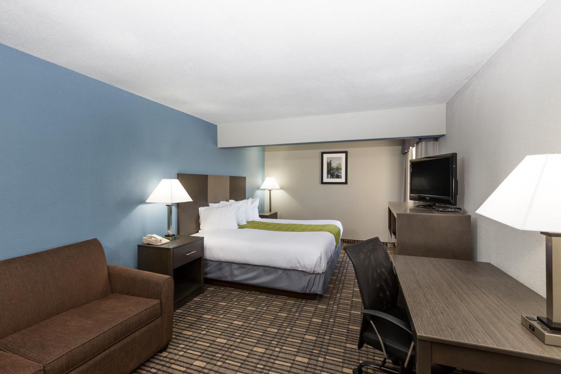 Baymont by Wyndham Pella photo 14