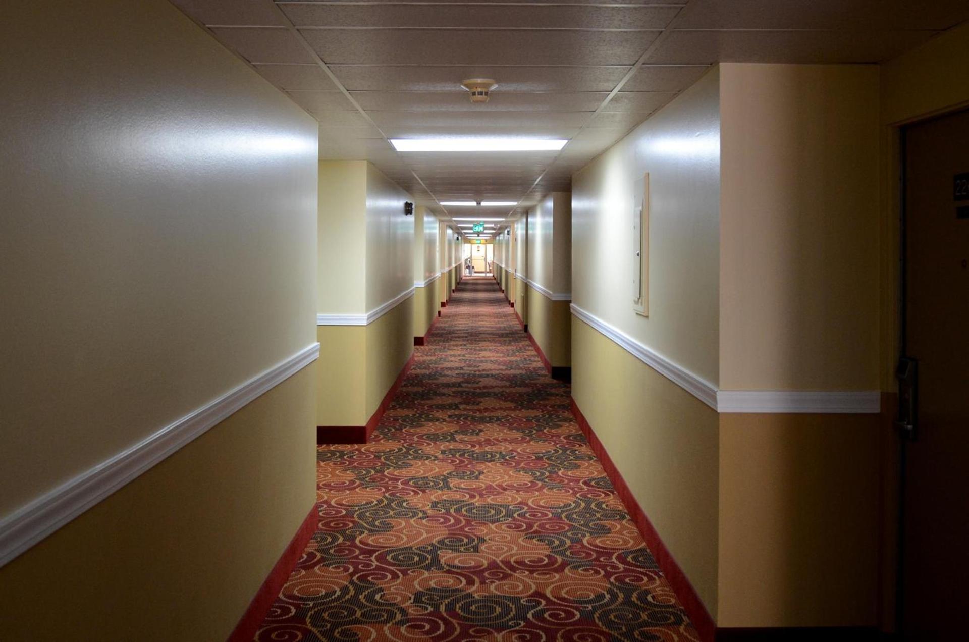 Days Inn by Wyndham Yakima photo 38