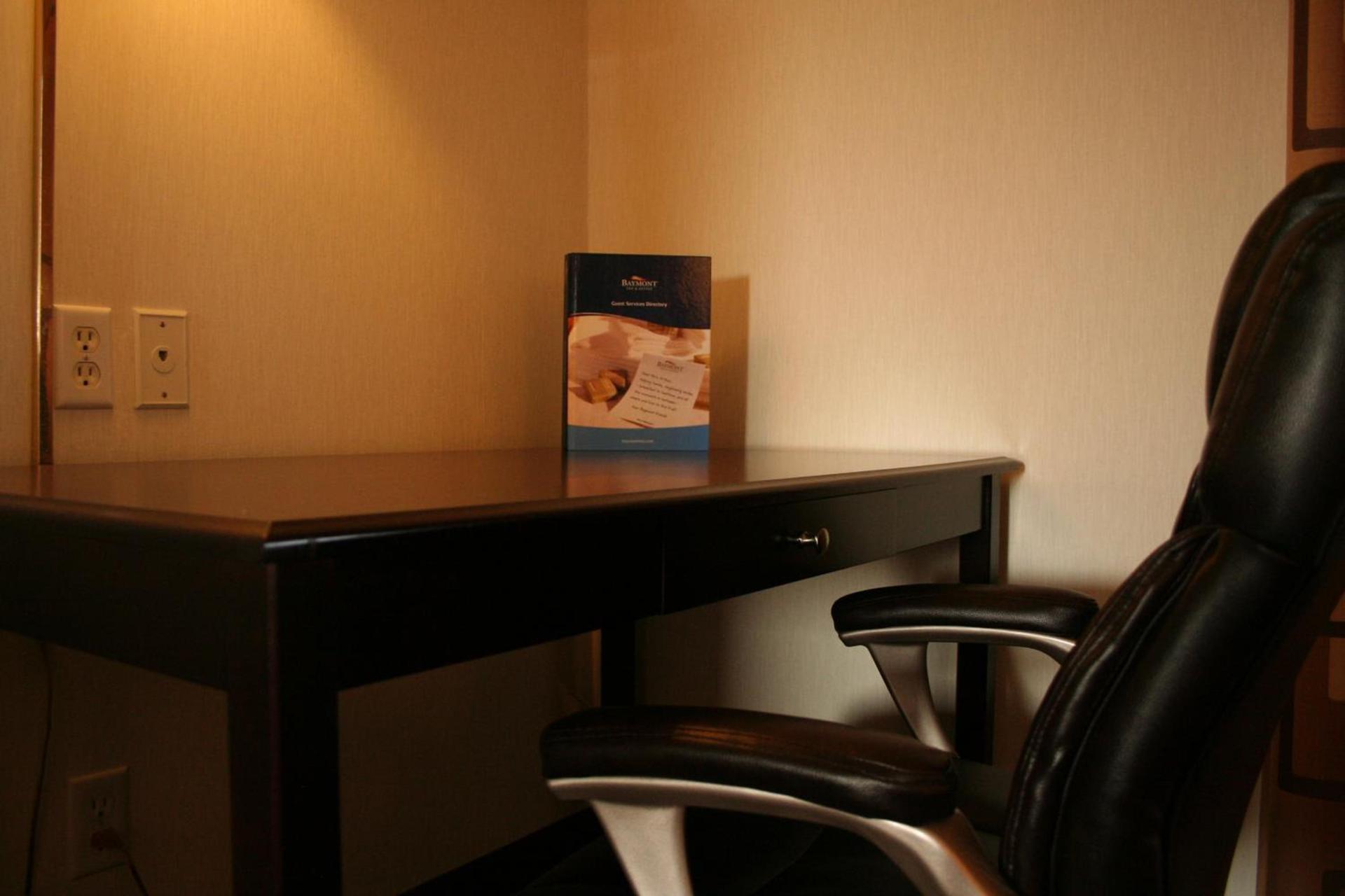 Baymont by Wyndham Battle Creek Downtown photo 14