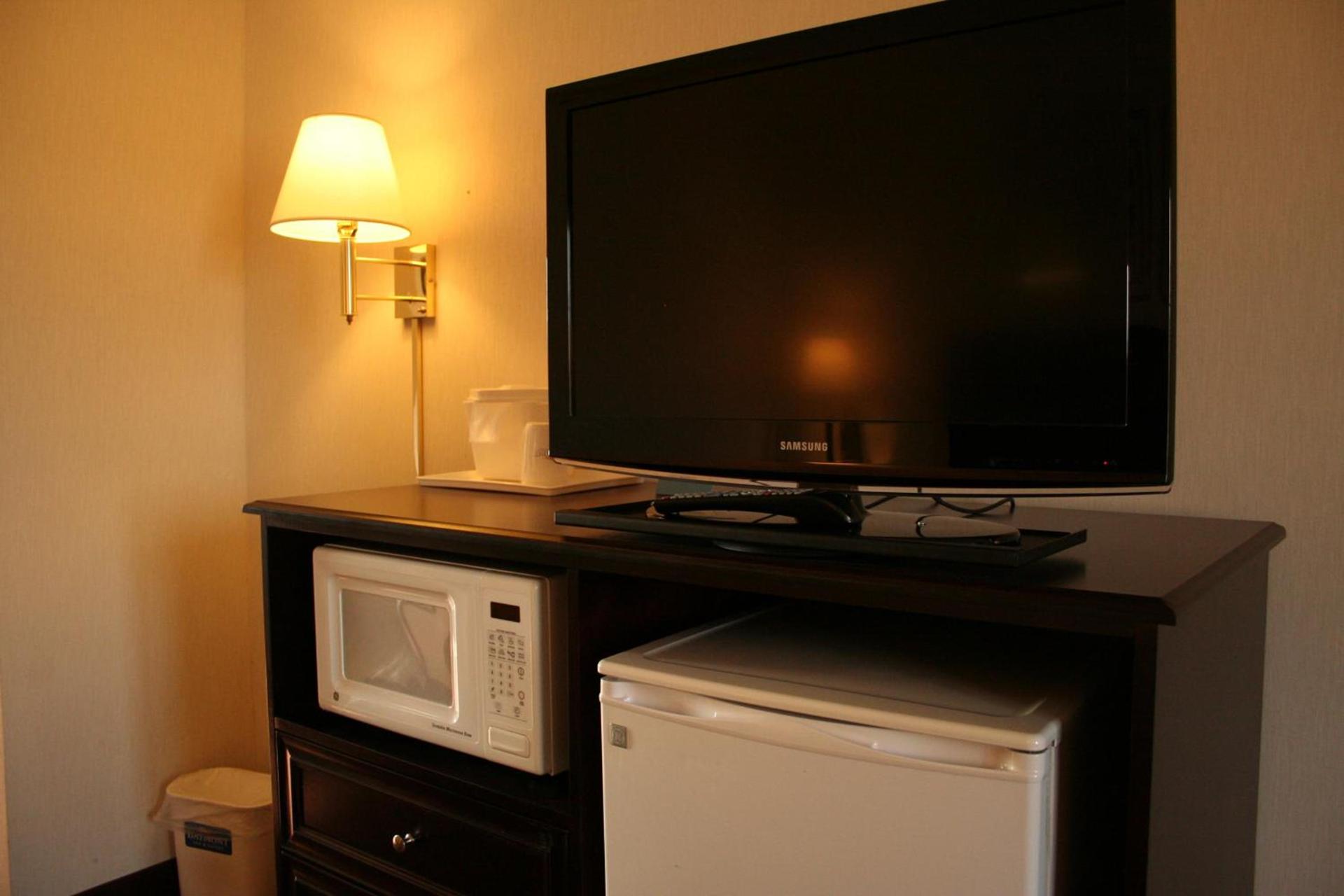 Baymont by Wyndham Battle Creek Downtown photo 15