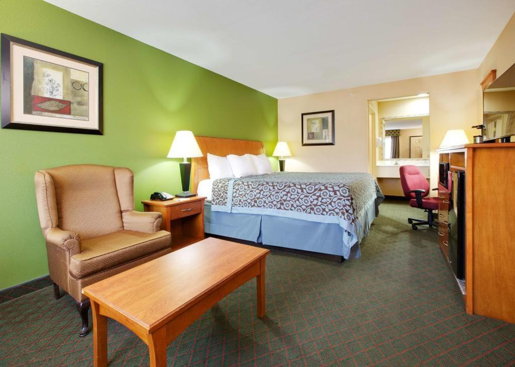 Hotel Blue Fairfield TX photo 26