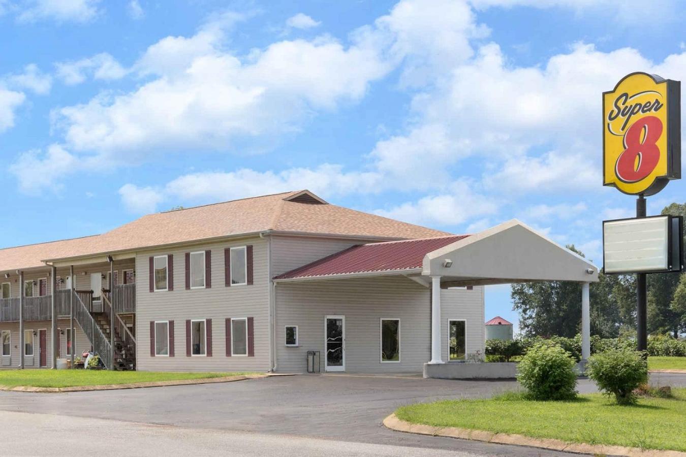 Super 8 by Wyndham Whiteville photo 27