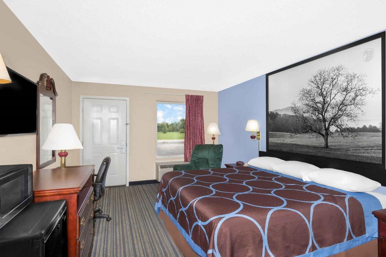 Super 8 by Wyndham Whiteville photo 16
