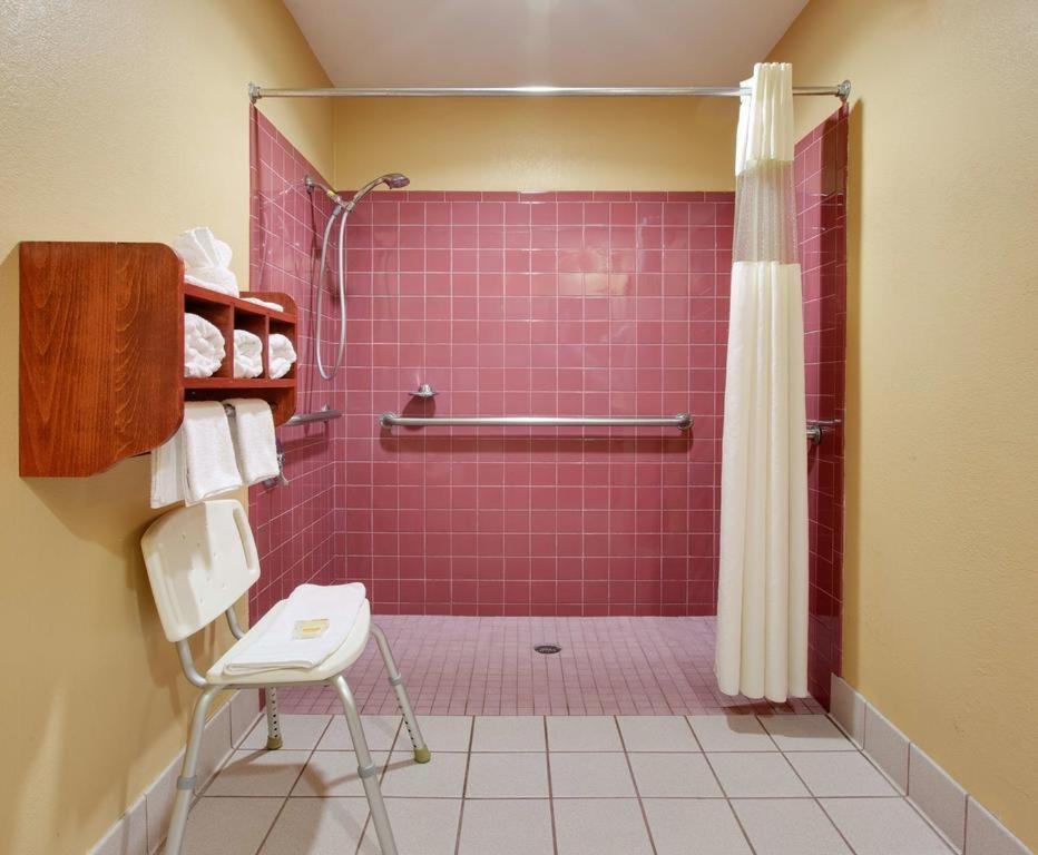 Hotel Blue Fairfield TX photo 18