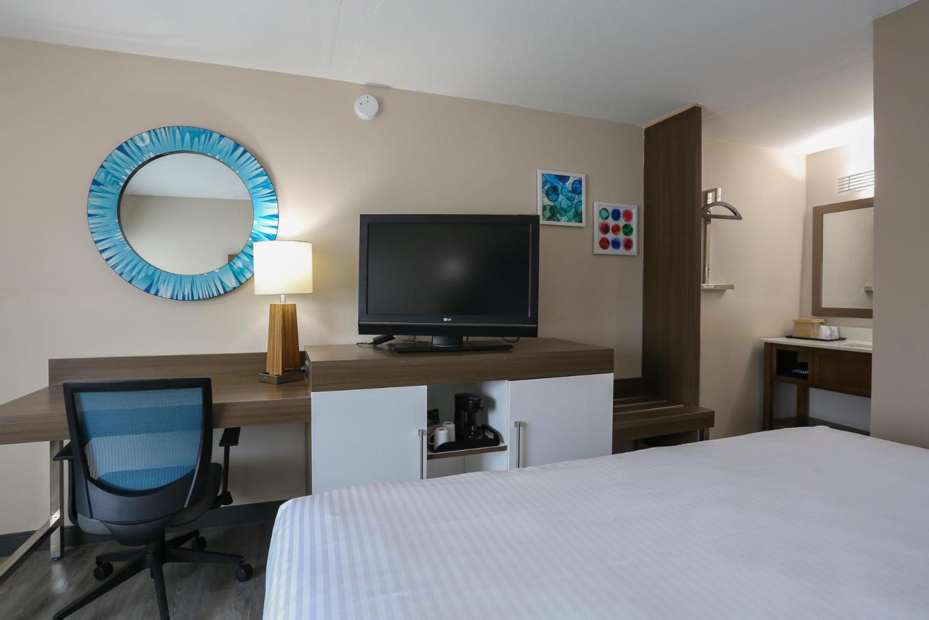 Oasis Inn photo 4