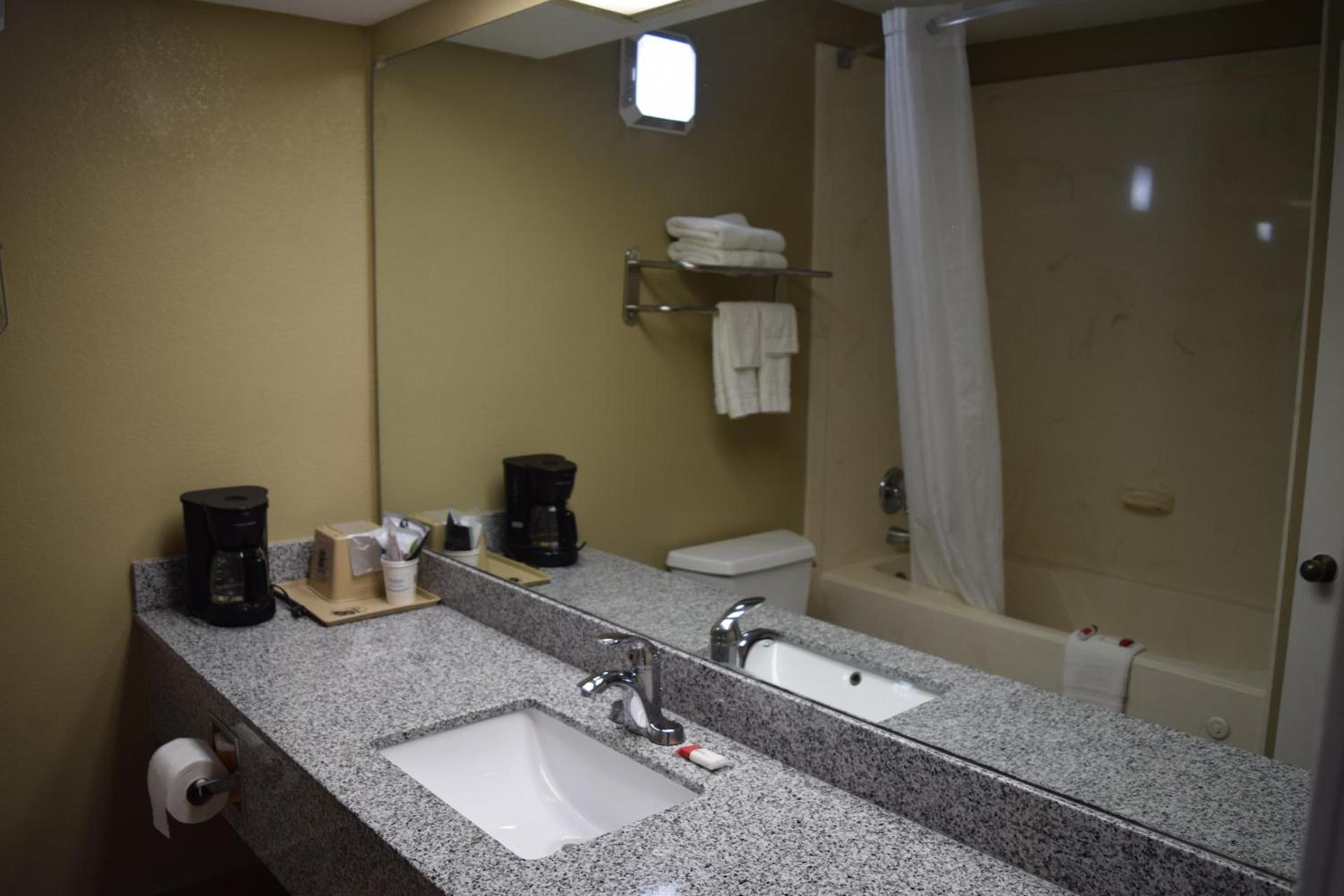 Super 8 by Wyndham Paragould photo 60