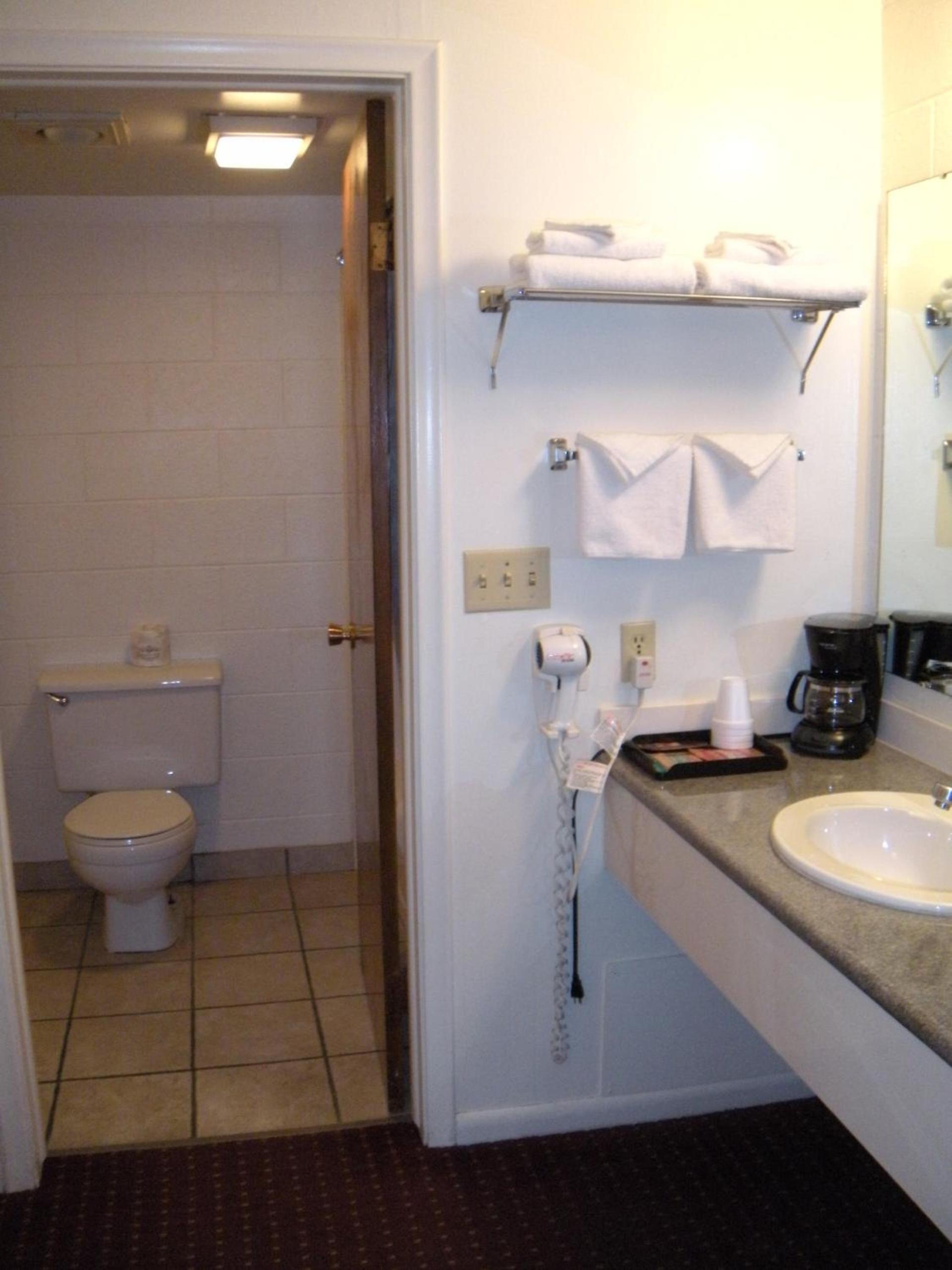 Motel West photo 27