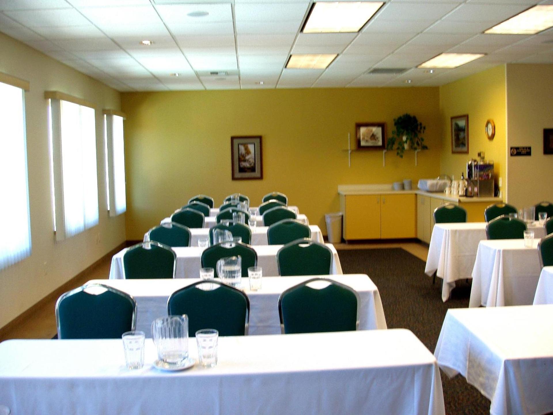 Broadway Inn Conference Center photo 25