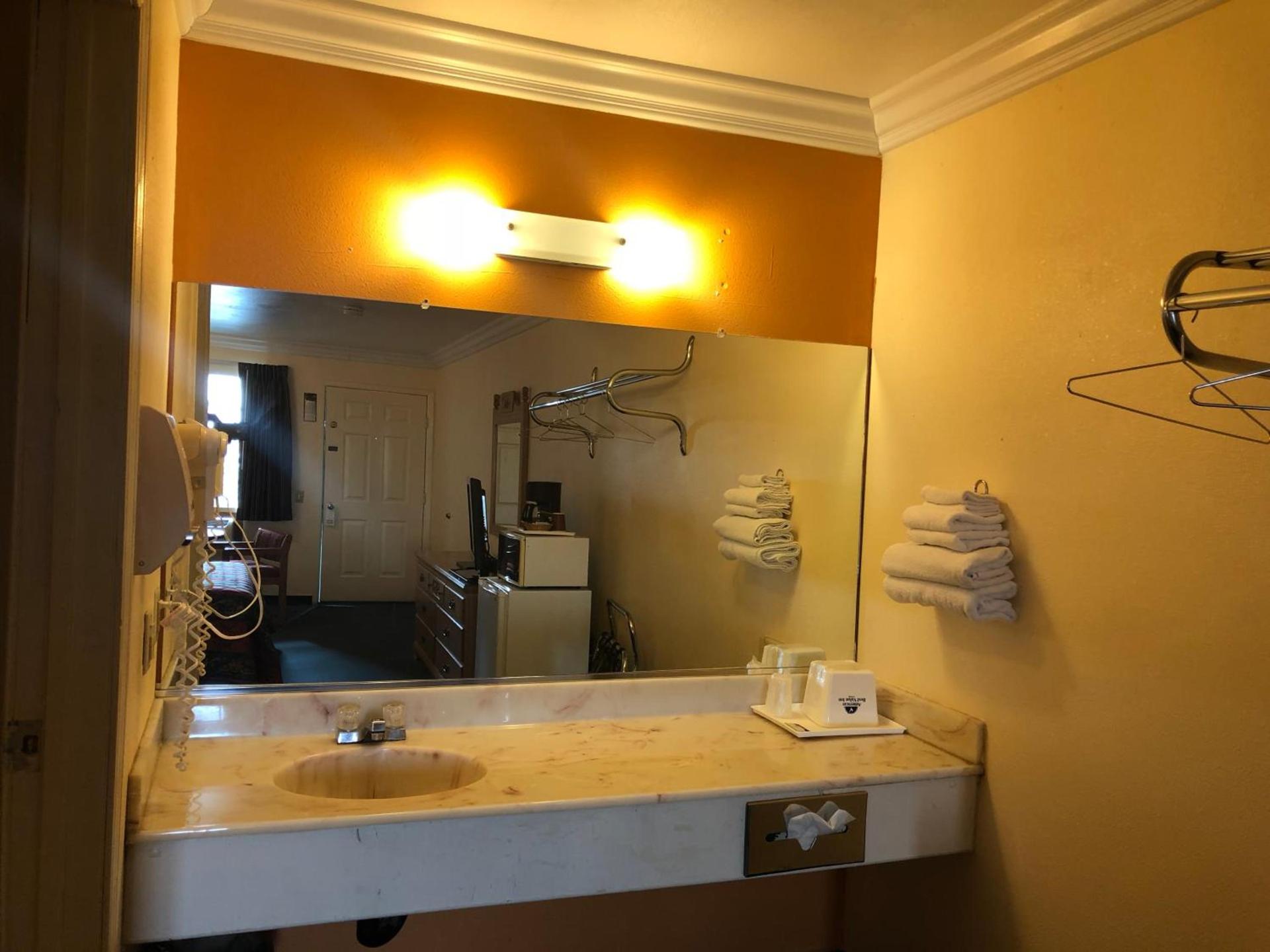 Americas Best Value Inn-Mojave photo 6