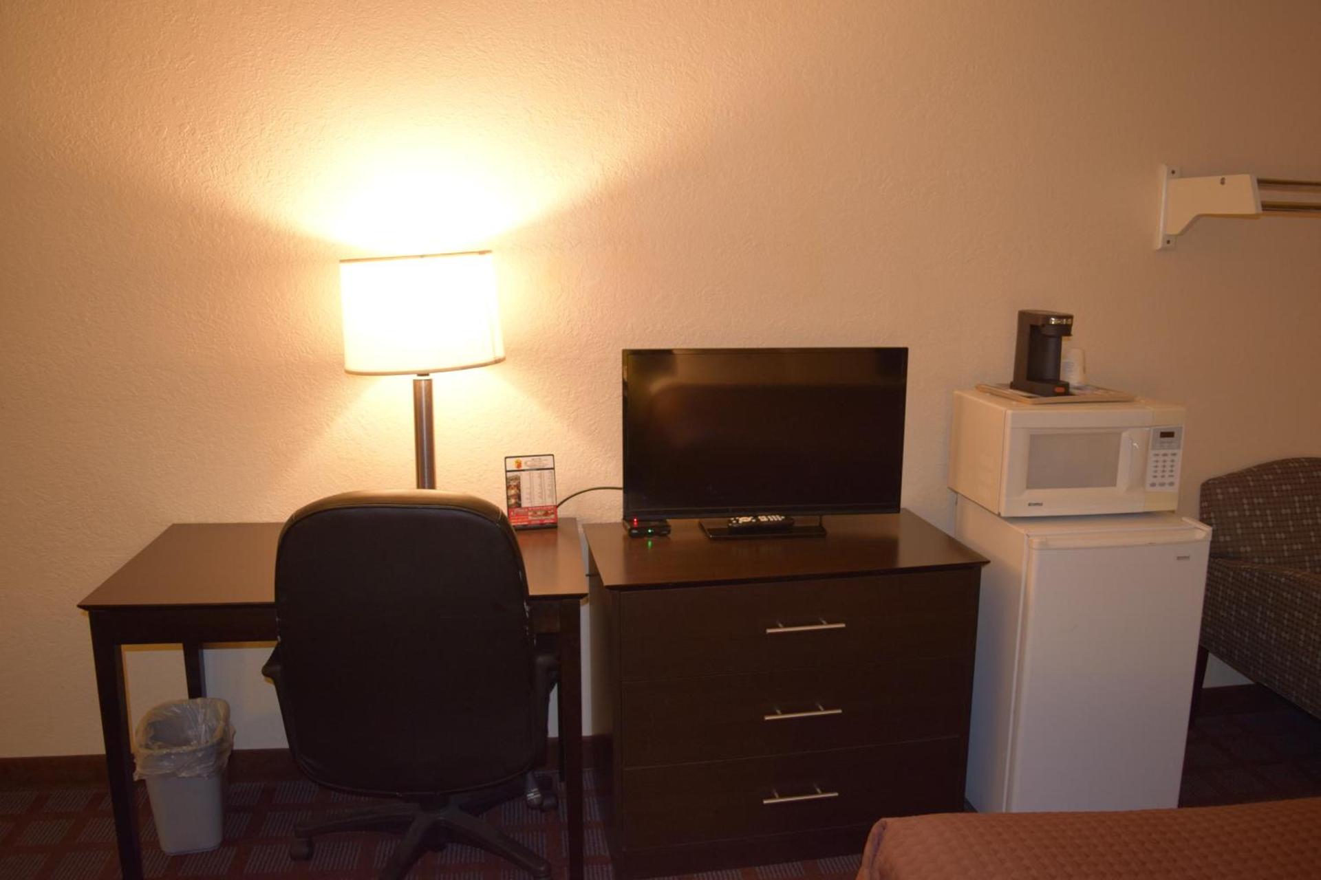 Super 8 by Wyndham Saginaw photo 27