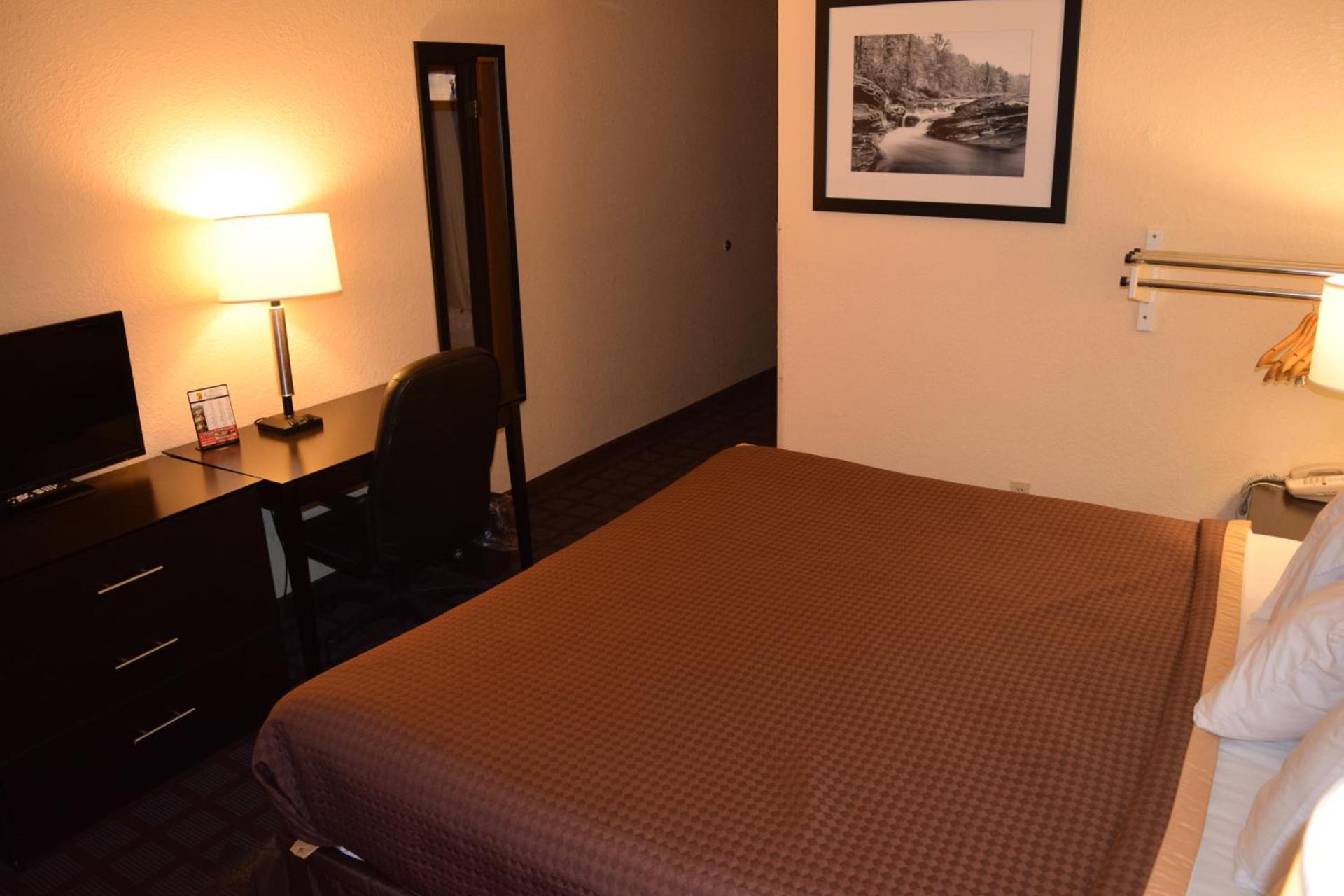 Super 8 by Wyndham Saginaw photo 21