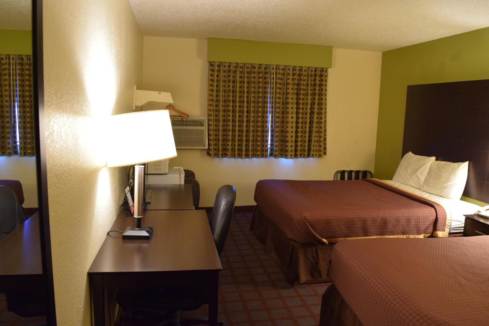 Super 8 by Wyndham Saginaw photo 16