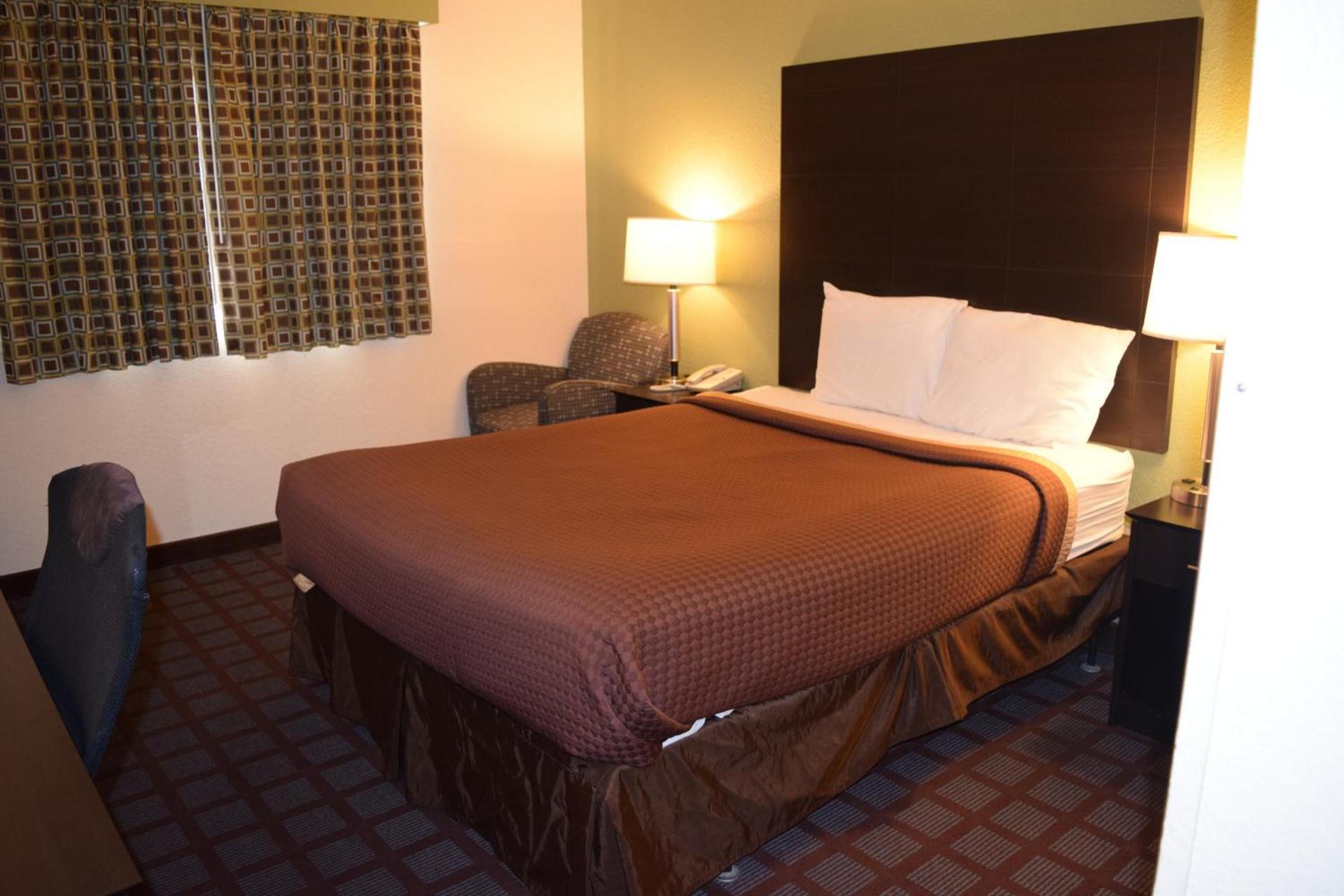 Super 8 by Wyndham Saginaw photo 12