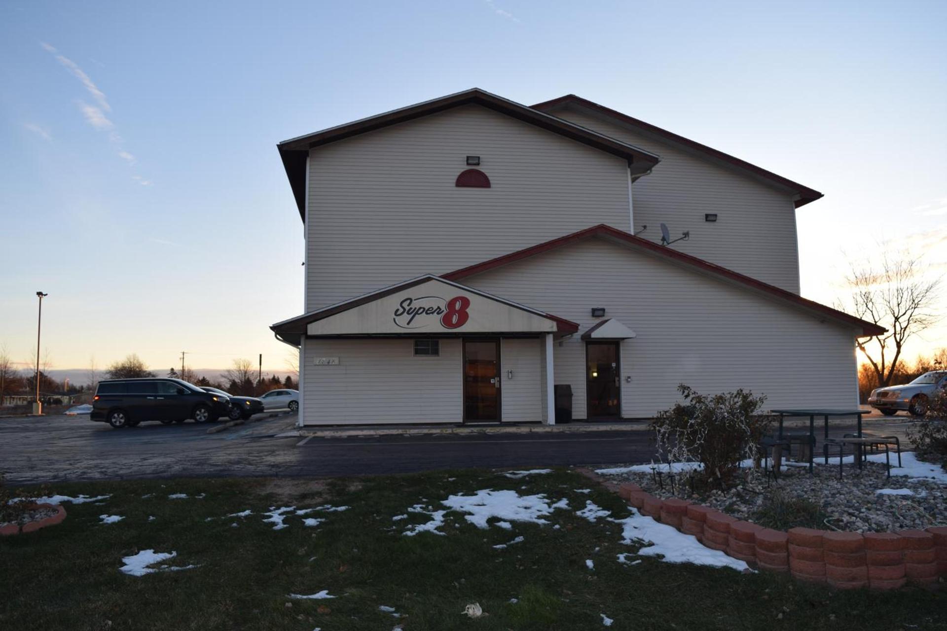 Super 8 by Wyndham Saginaw photo 11