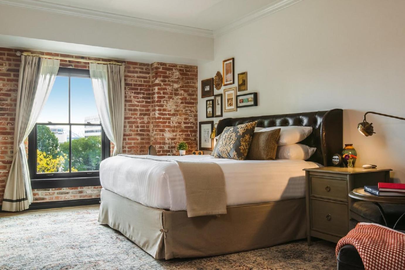 The Charmant Hotel photo 20