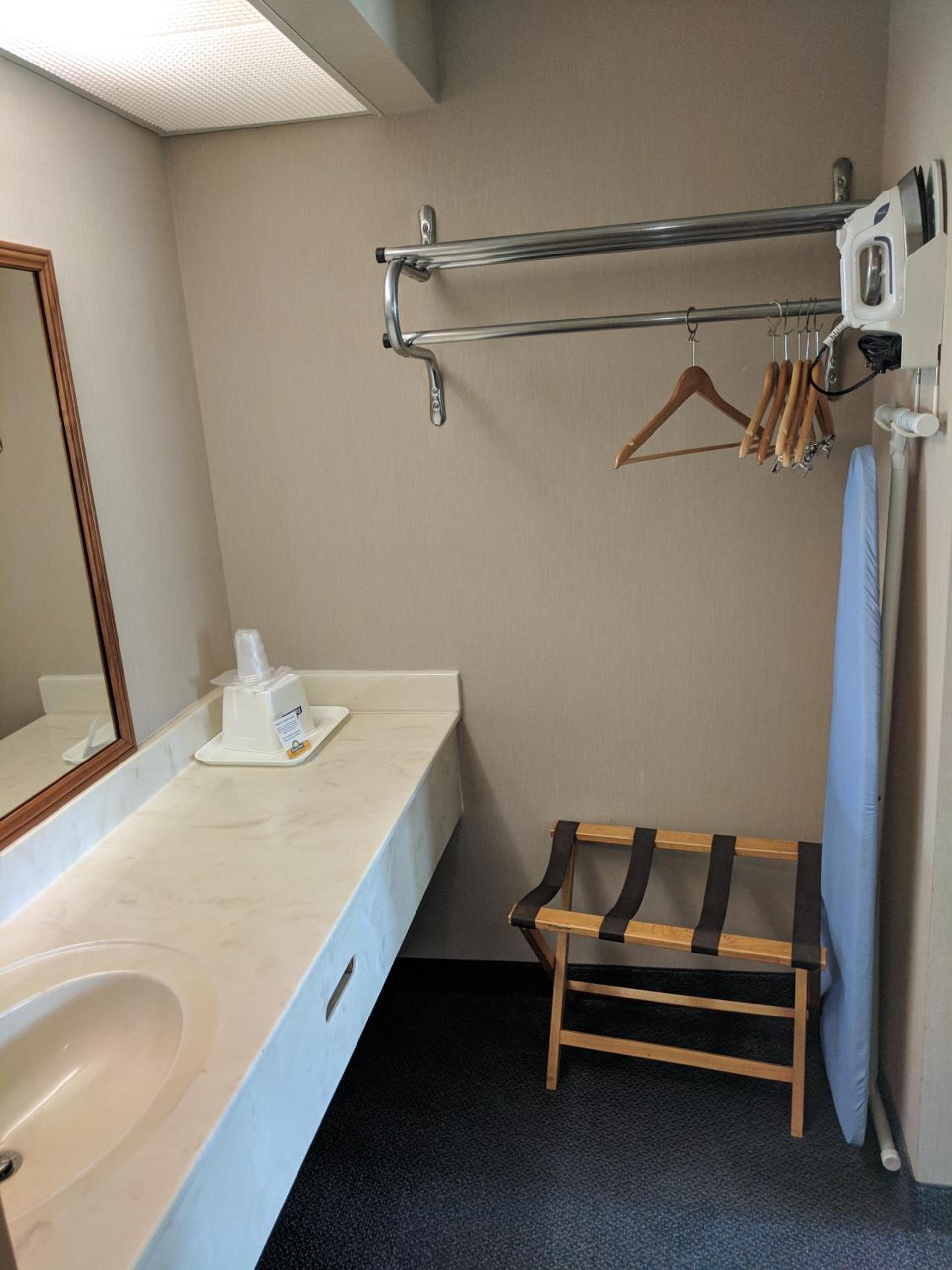 Days Inn by Wyndham Seguin TX photo 27