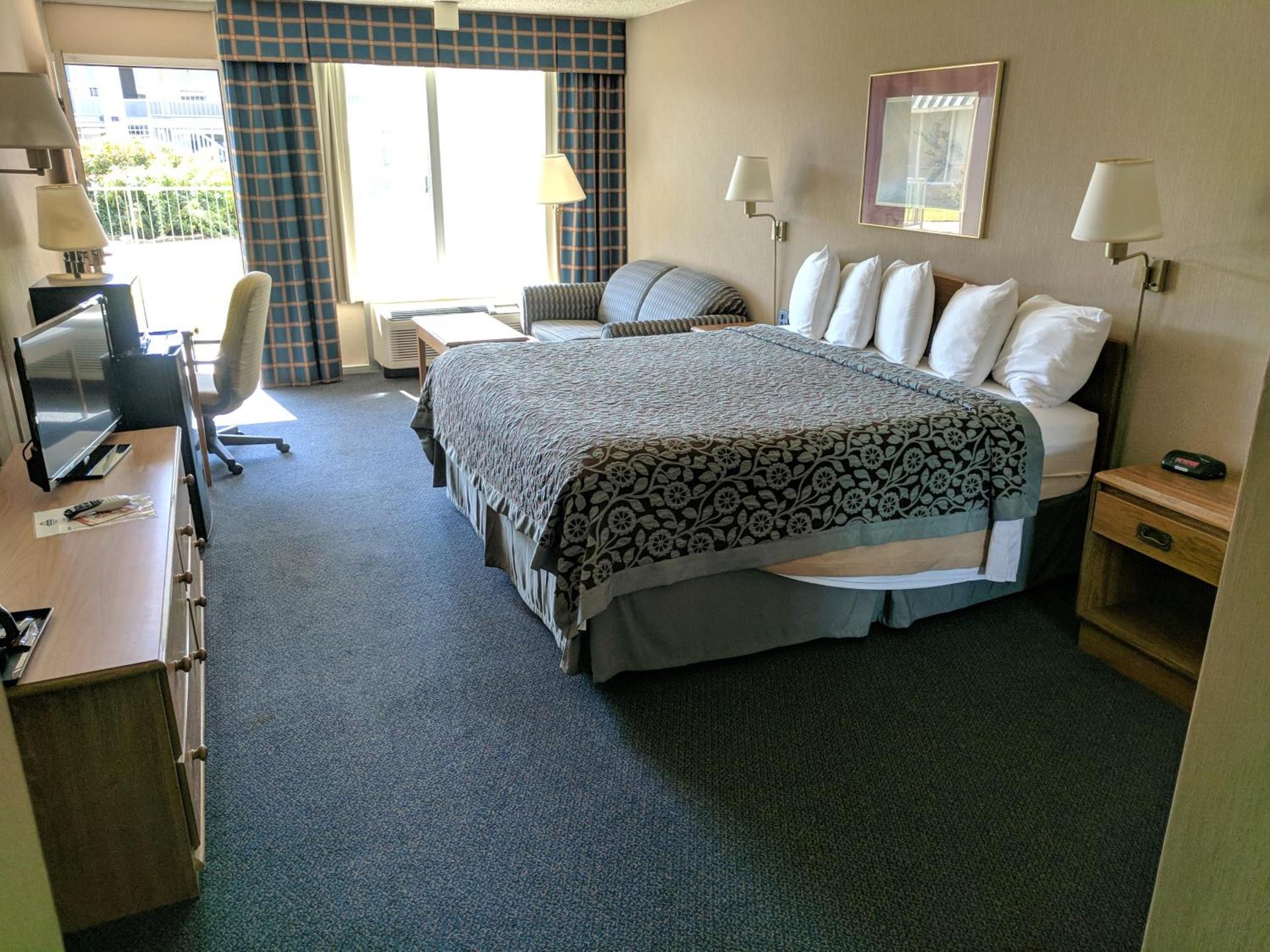 Days Inn by Wyndham Seguin TX photo 28
