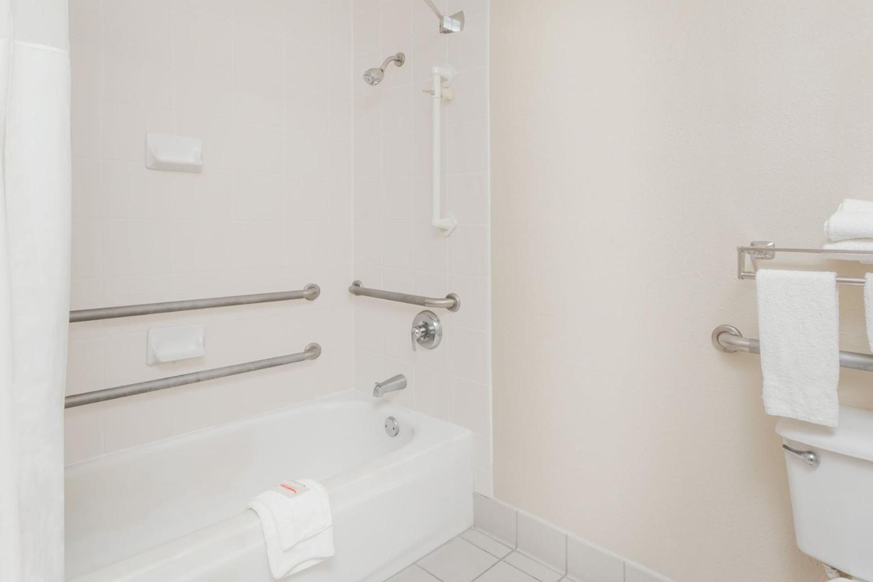 Days Inn by Wyndham Seguin TX photo 25