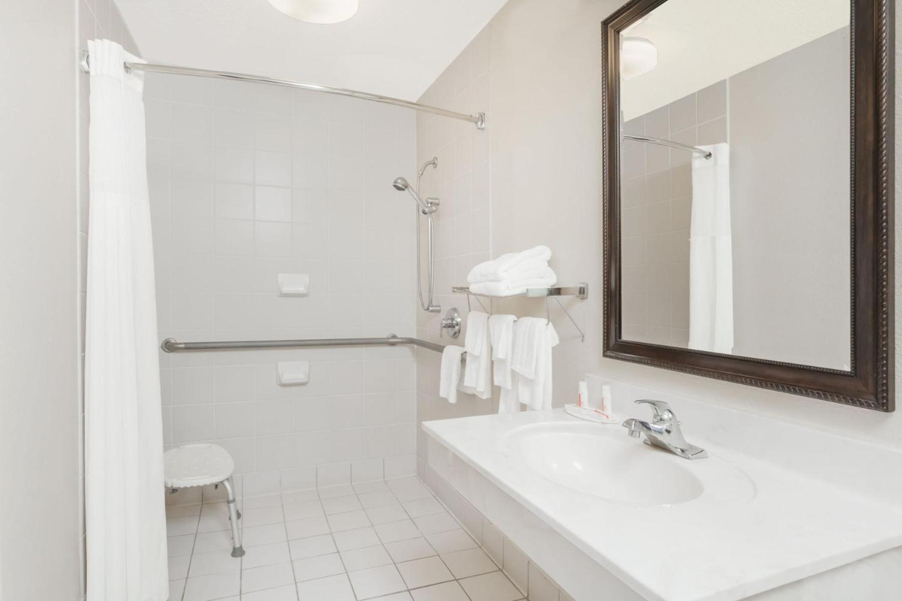 Days Inn by Wyndham Seguin TX photo 23