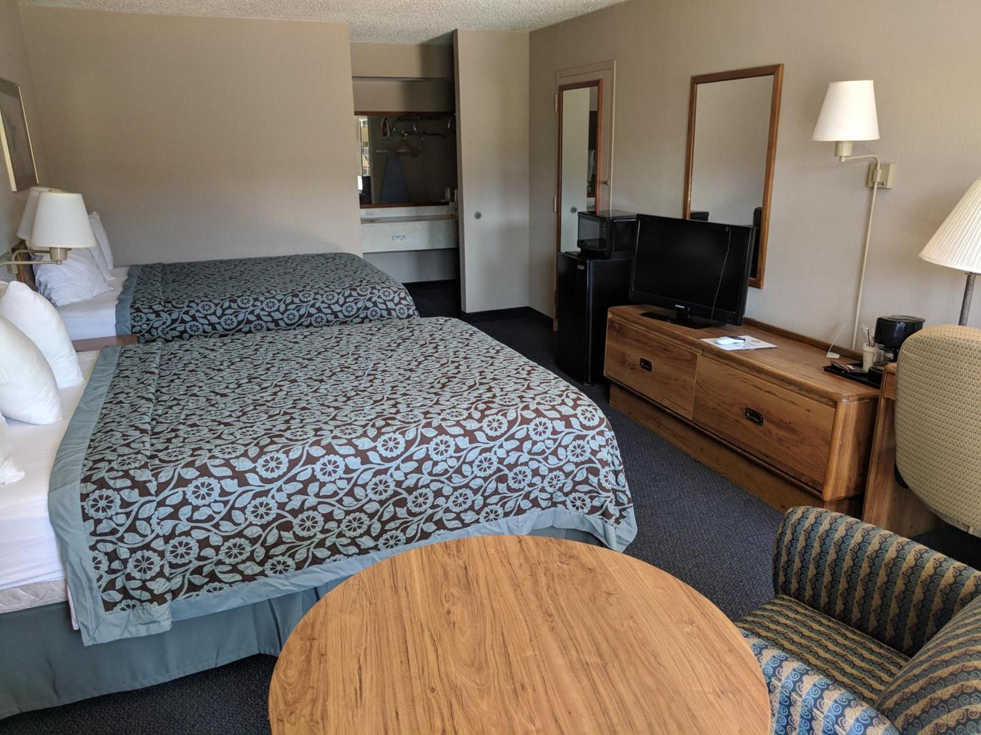 Days Inn by Wyndham Seguin TX photo 11