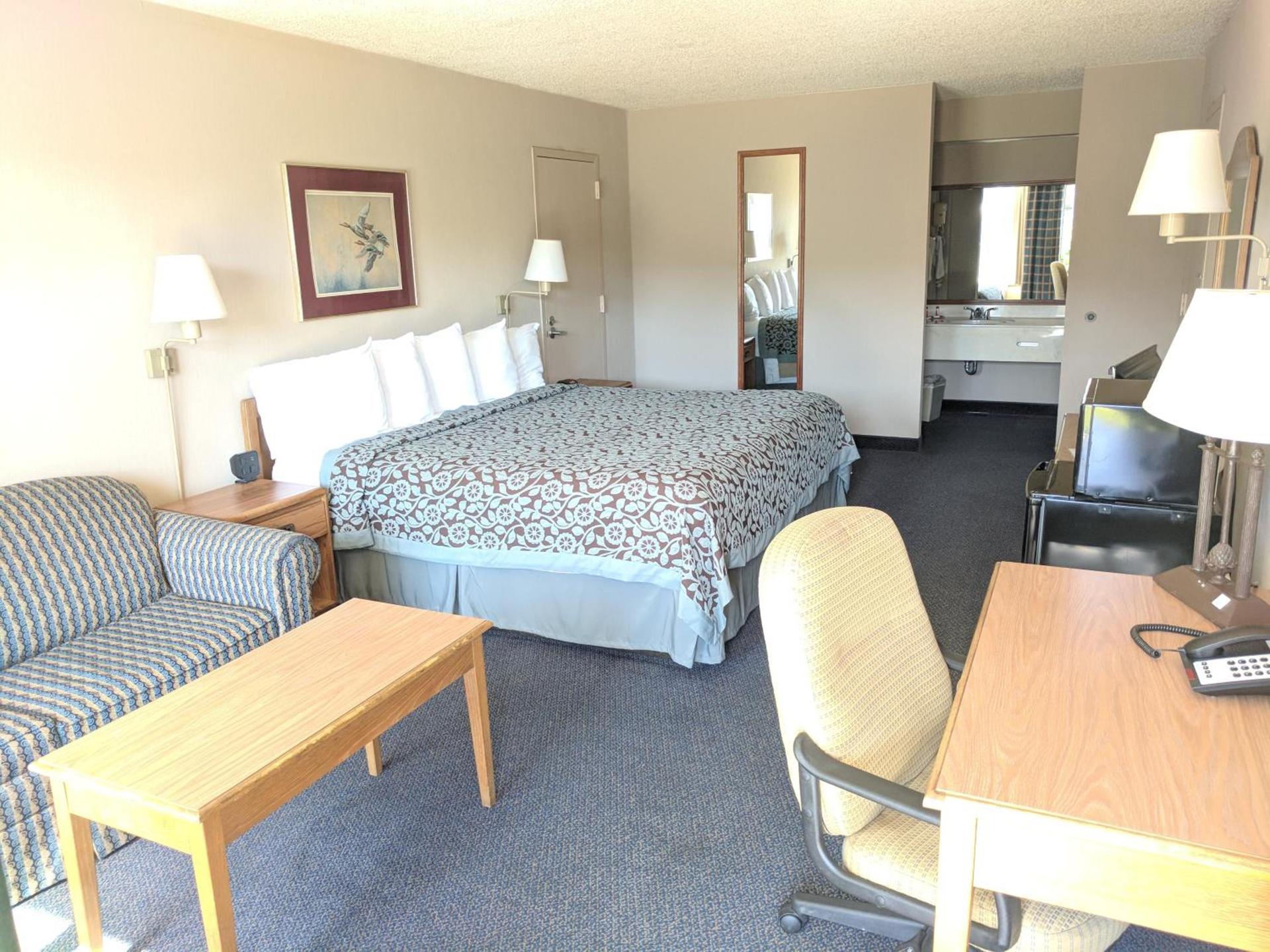 Days Inn by Wyndham Seguin TX photo 39