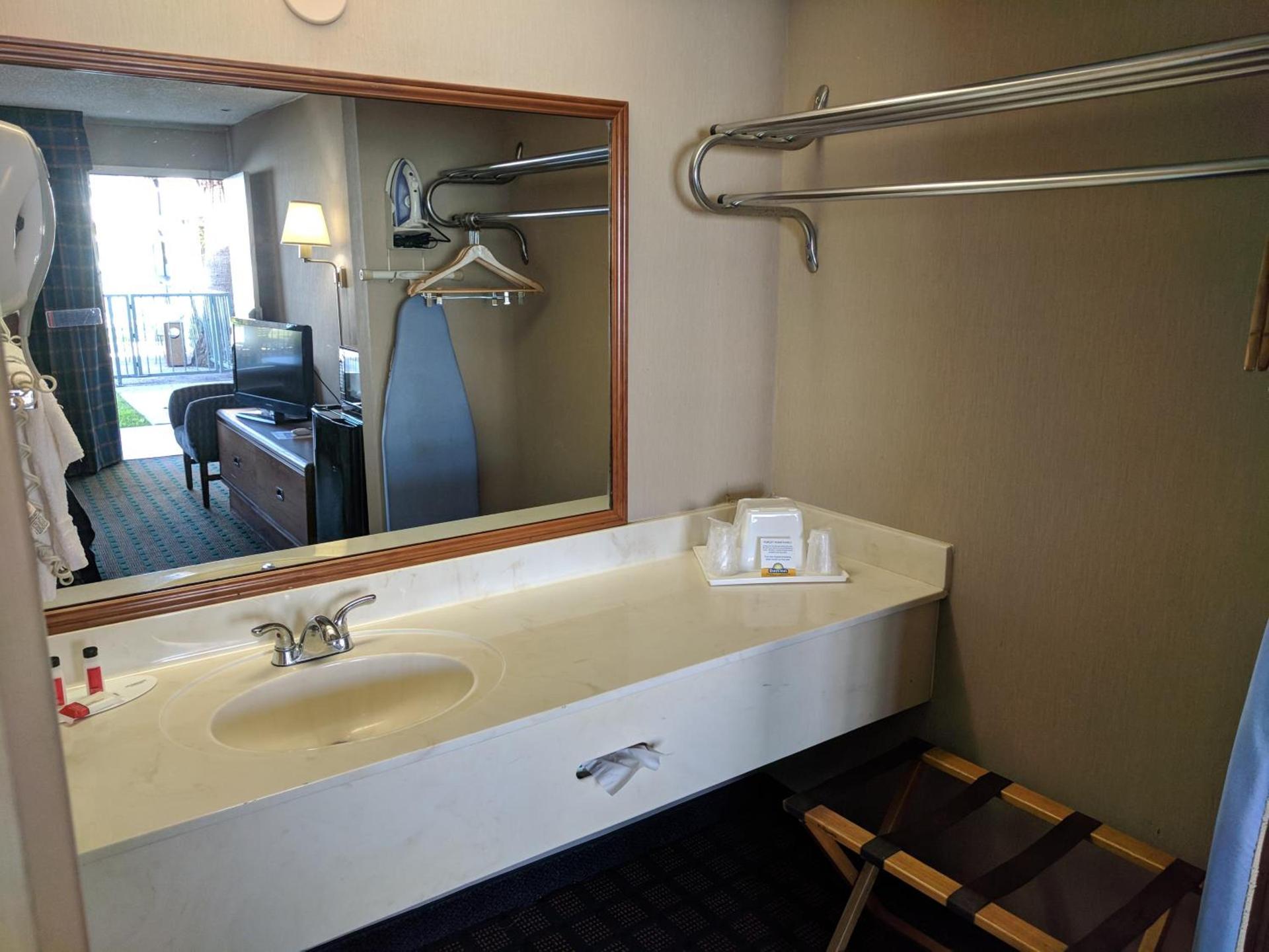 Days Inn by Wyndham Seguin TX photo 20