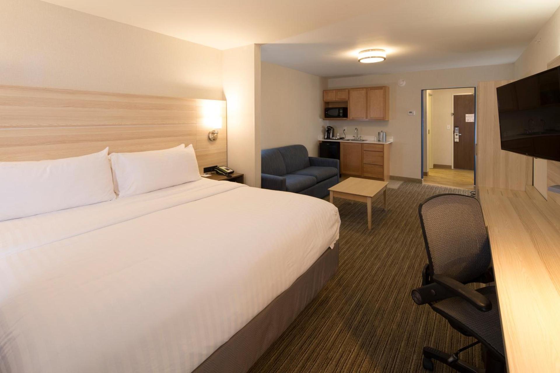 Holiday Inn Express & Suites - Portage by IHG photo 9