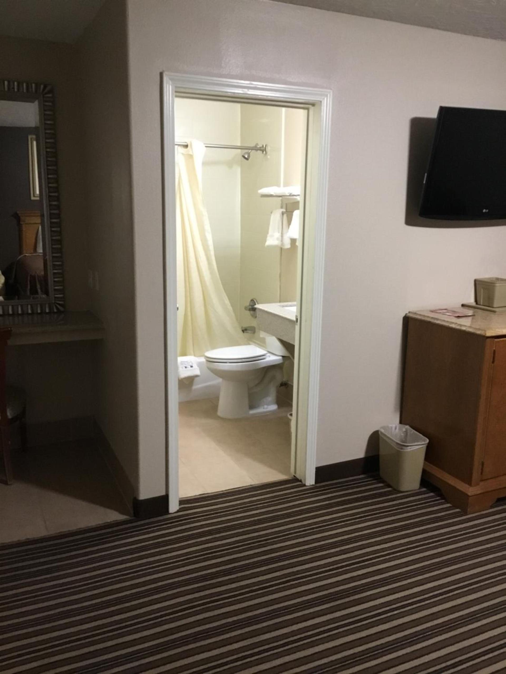 Executive Inn Snyder photo 10