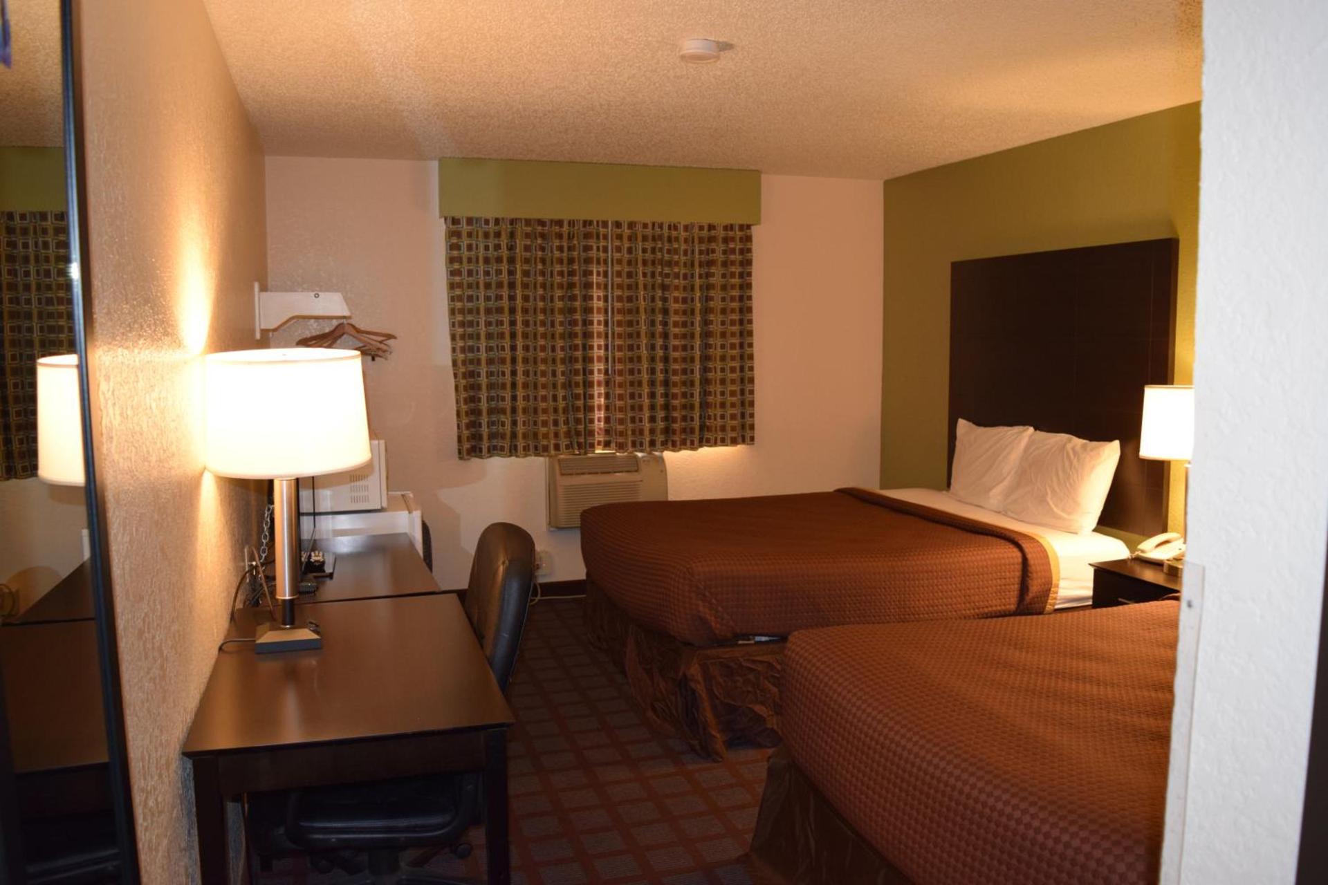 Super 8 by Wyndham Saginaw photo 2